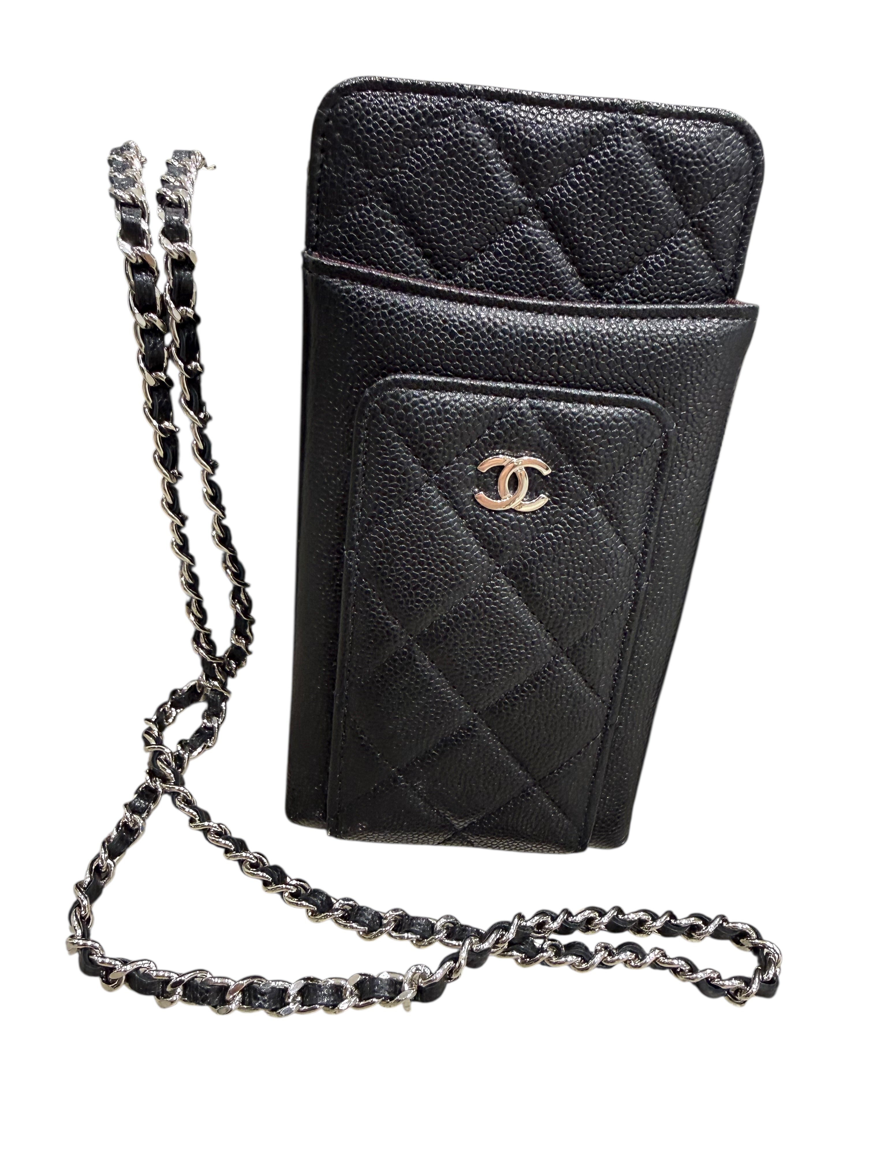 Chanel Étui De Téléphone Avec Chaîne | Les Folies d’Eugénie