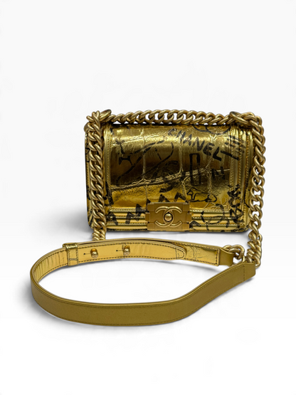 Chanel - sac boy cuir doré édition limitée graffiti