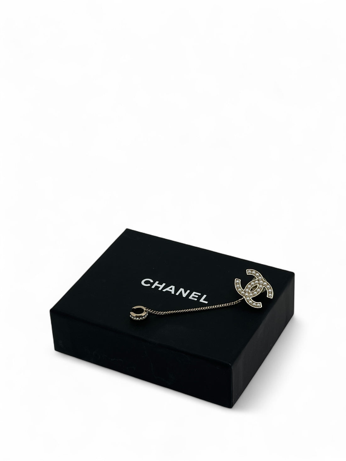 Chanel - Mono boucle Earcuff avec perles