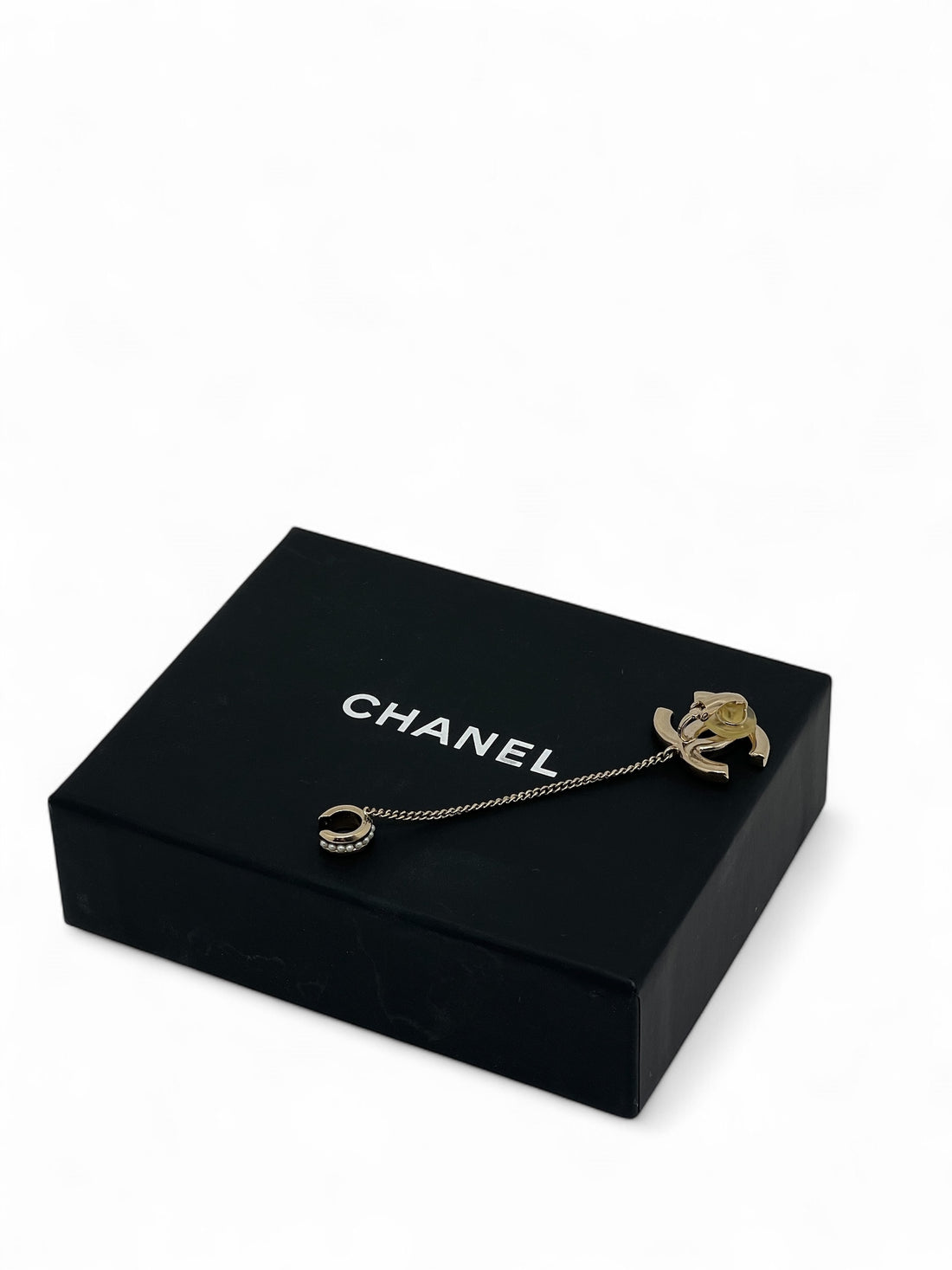 Chanel - Mono boucle Earcuff avec perles