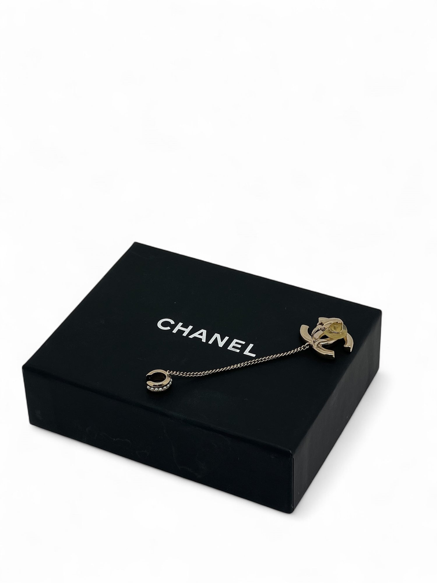 Chanel - Mono boucle Earcuff avec perles