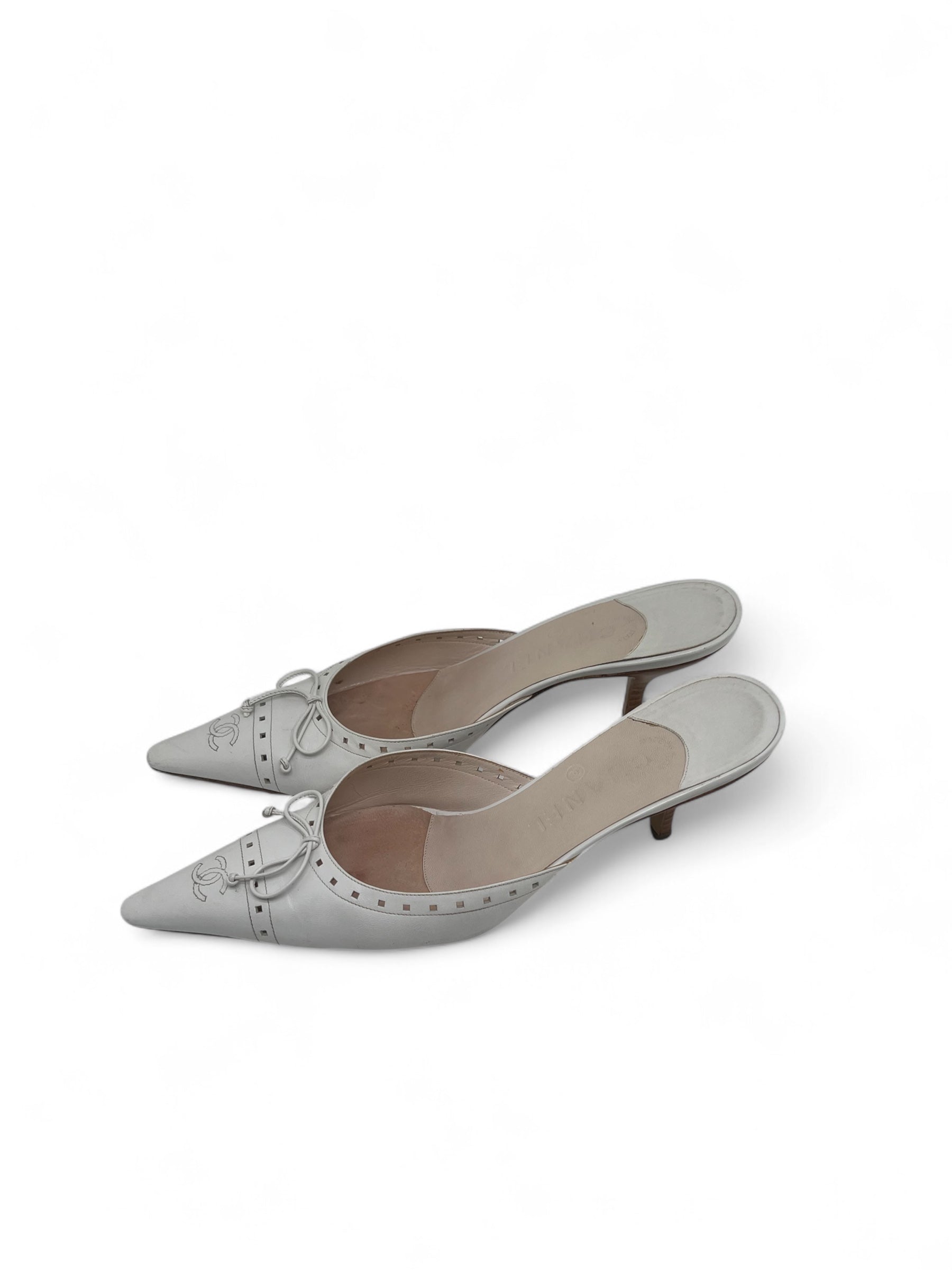 Chanel - Weiße Absatzpantoffeln Größe 39,5