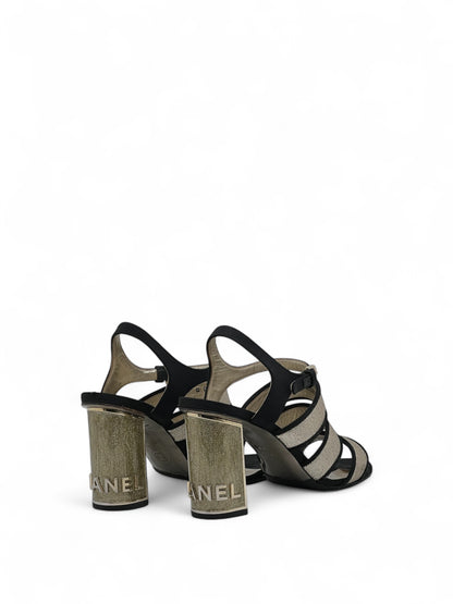 Chanel - Talons avec brides dorées