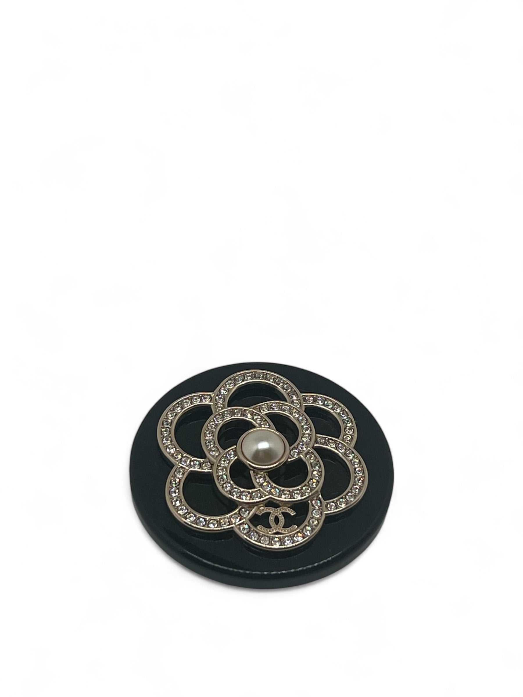 Chanel - Broche camélia à strass