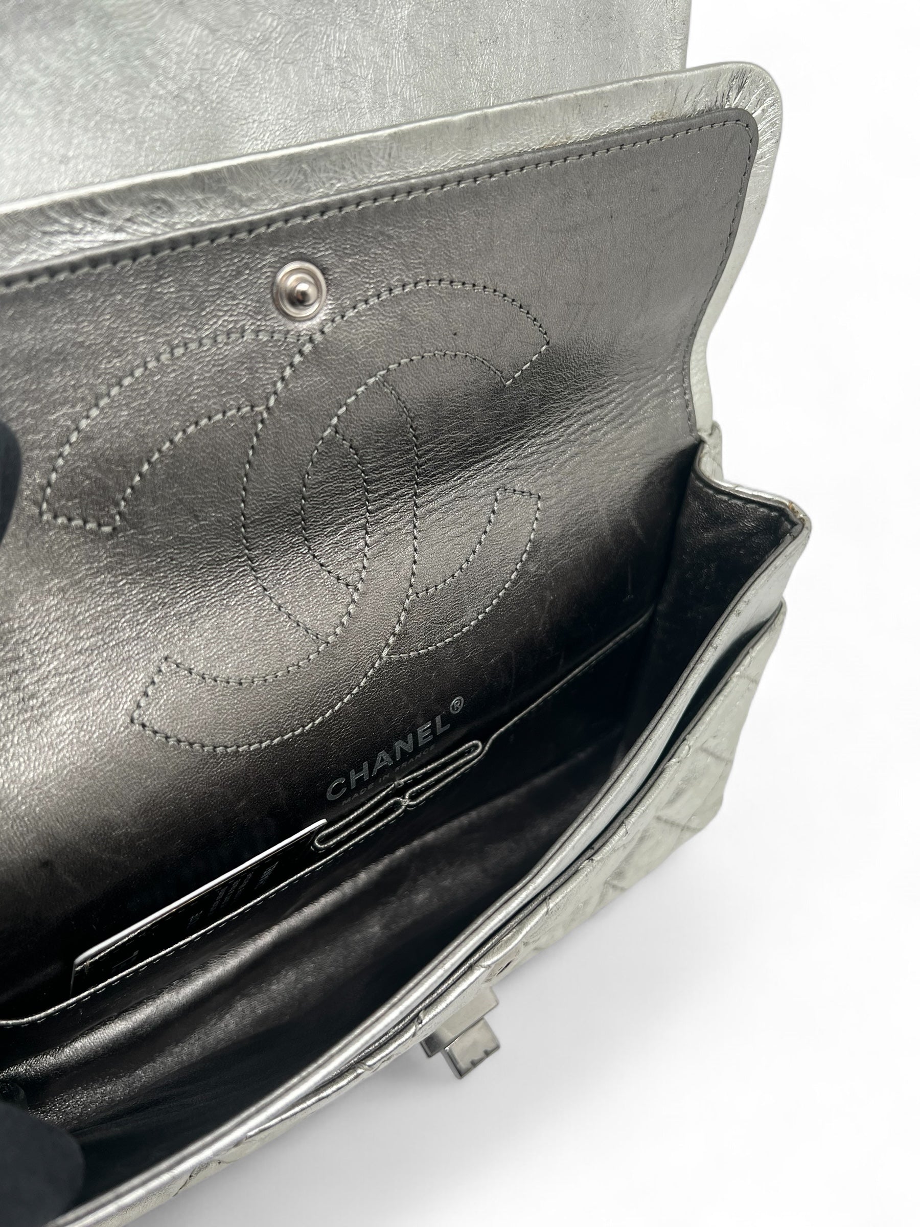 Chanel - Sac 2.55 argenté