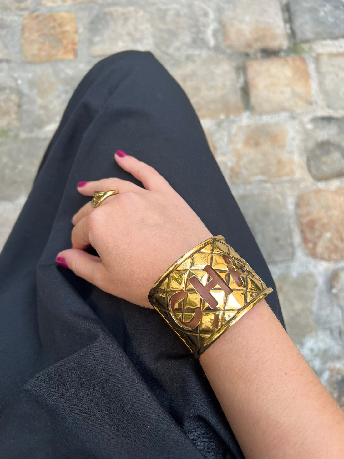 Chanel - Goldfarbene Manschette