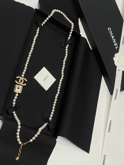 Chanel - Sautoir perles CC