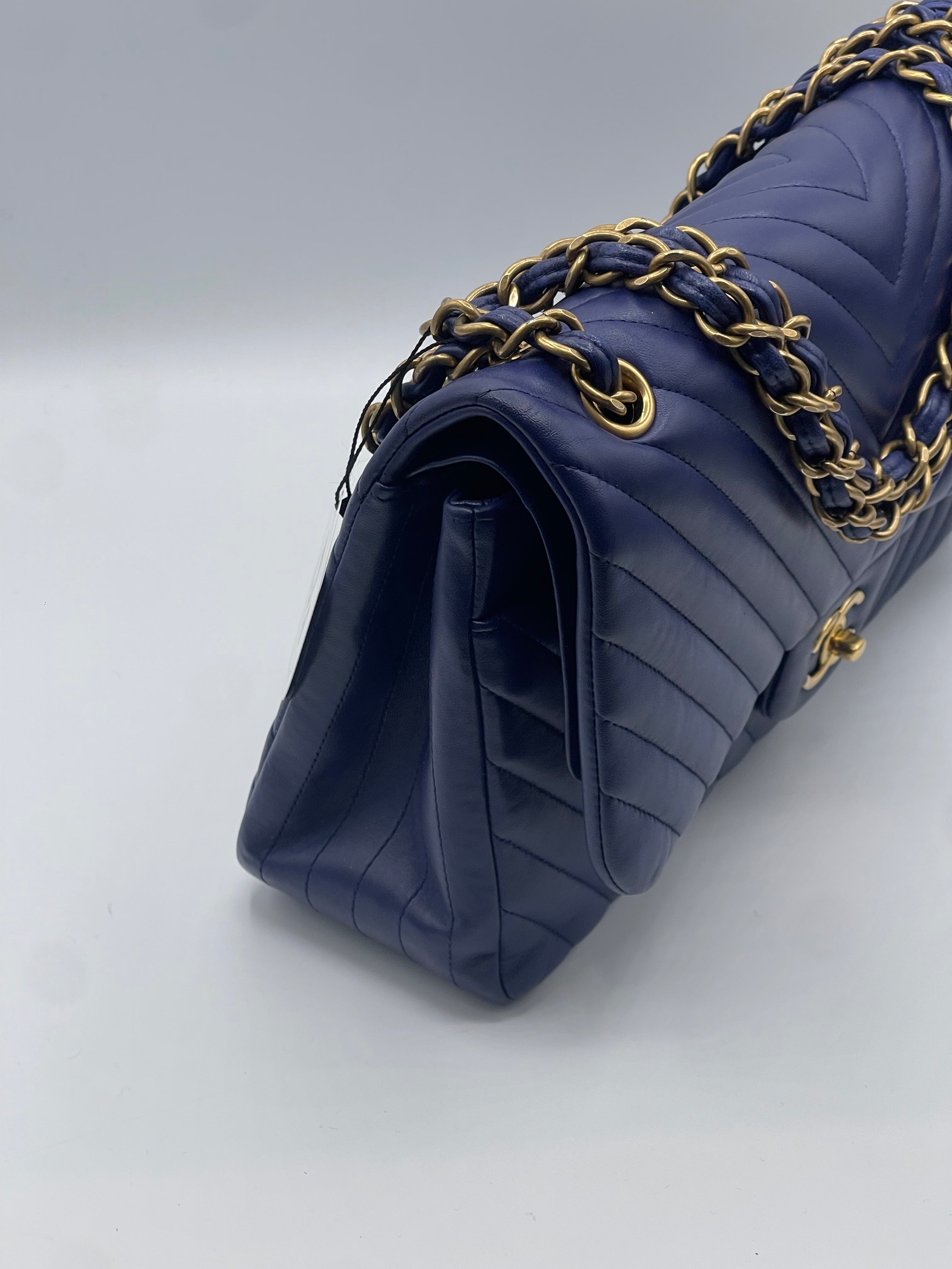 Chanel - Sac Jumbo chevron bleu