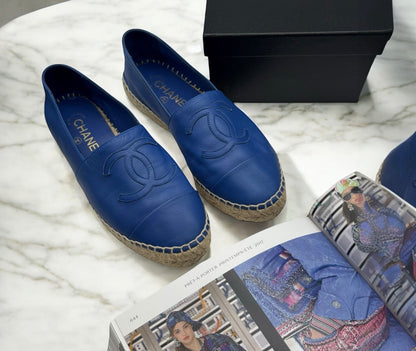 Chanel - Espadrilles en cuir bleu T37