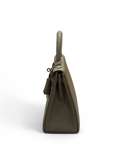 Hermès – Sac Kelly 25 Étoupe Togo Retourné PHW