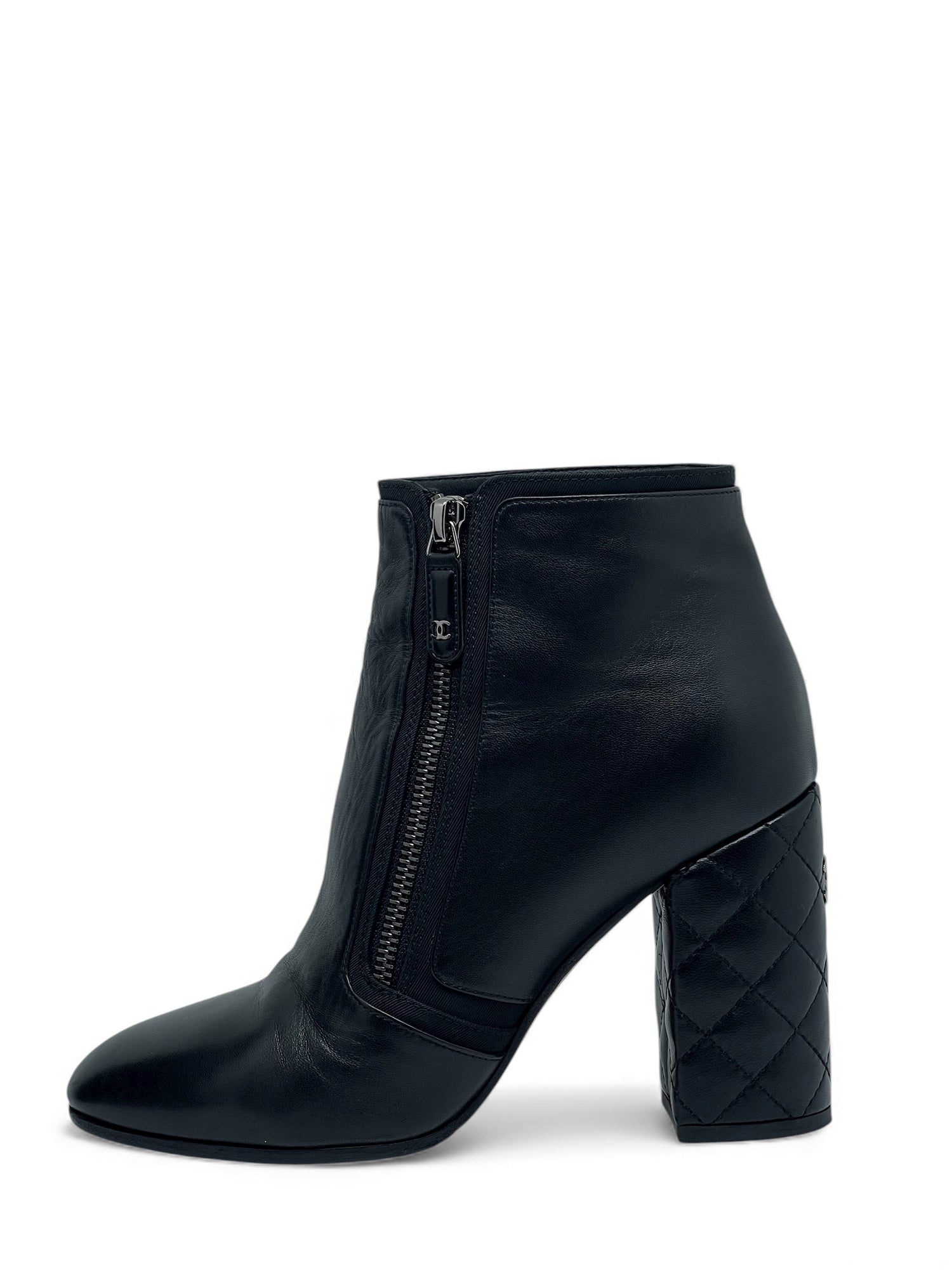 Chanel - Bottines en cuir matelassé T38