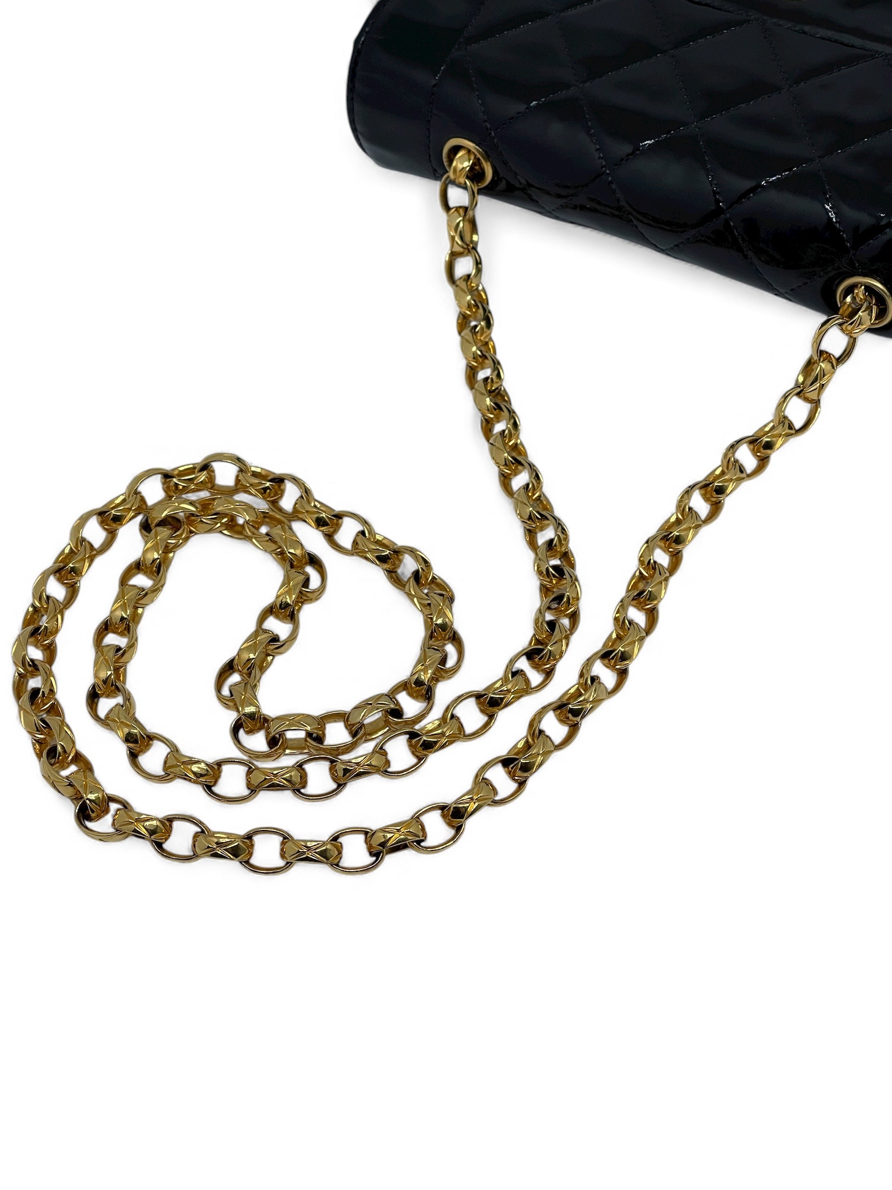 Chanel - Sac à rabat cuir verni