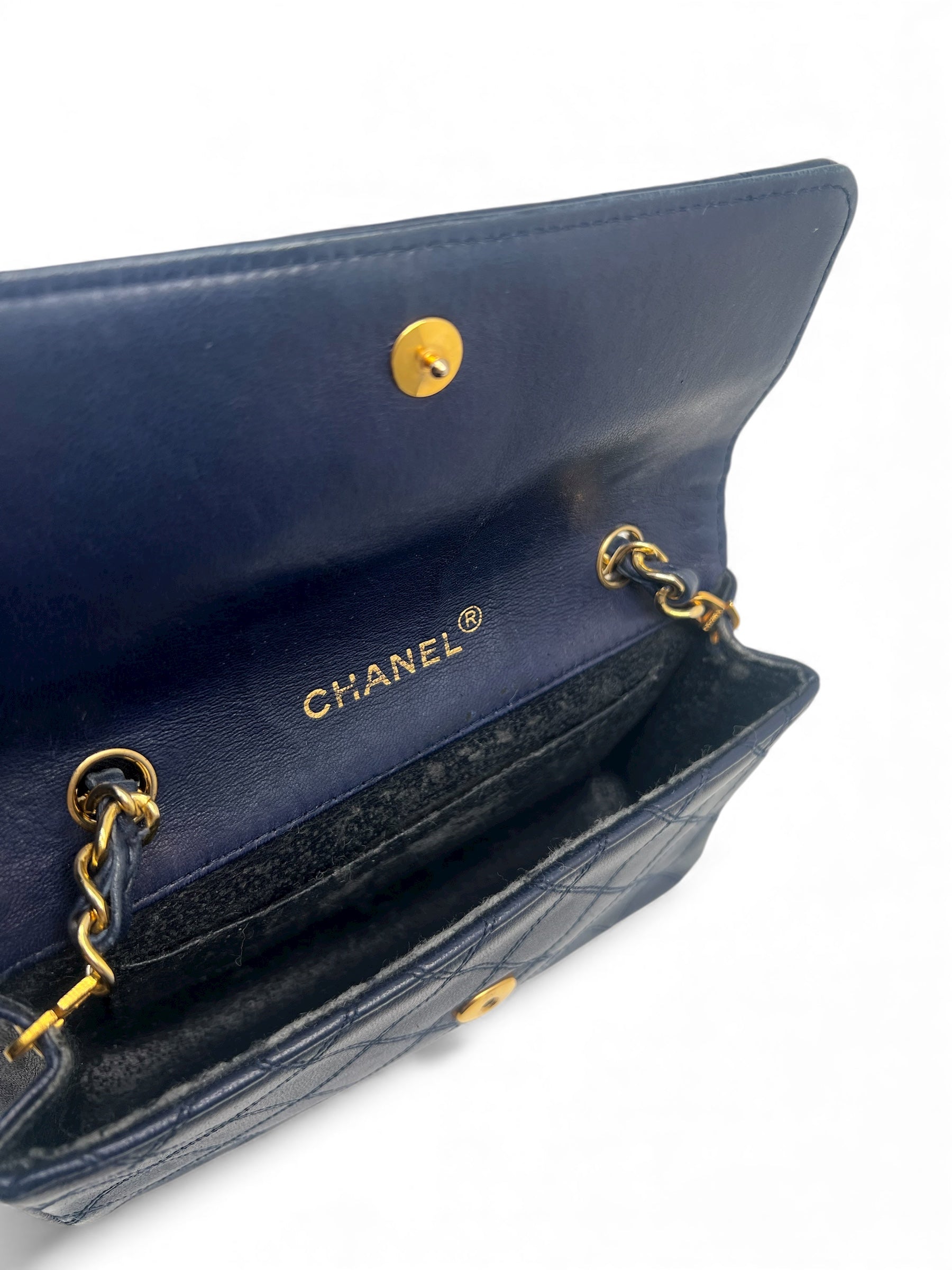 Chanel - Mini borsa con patta blu navy