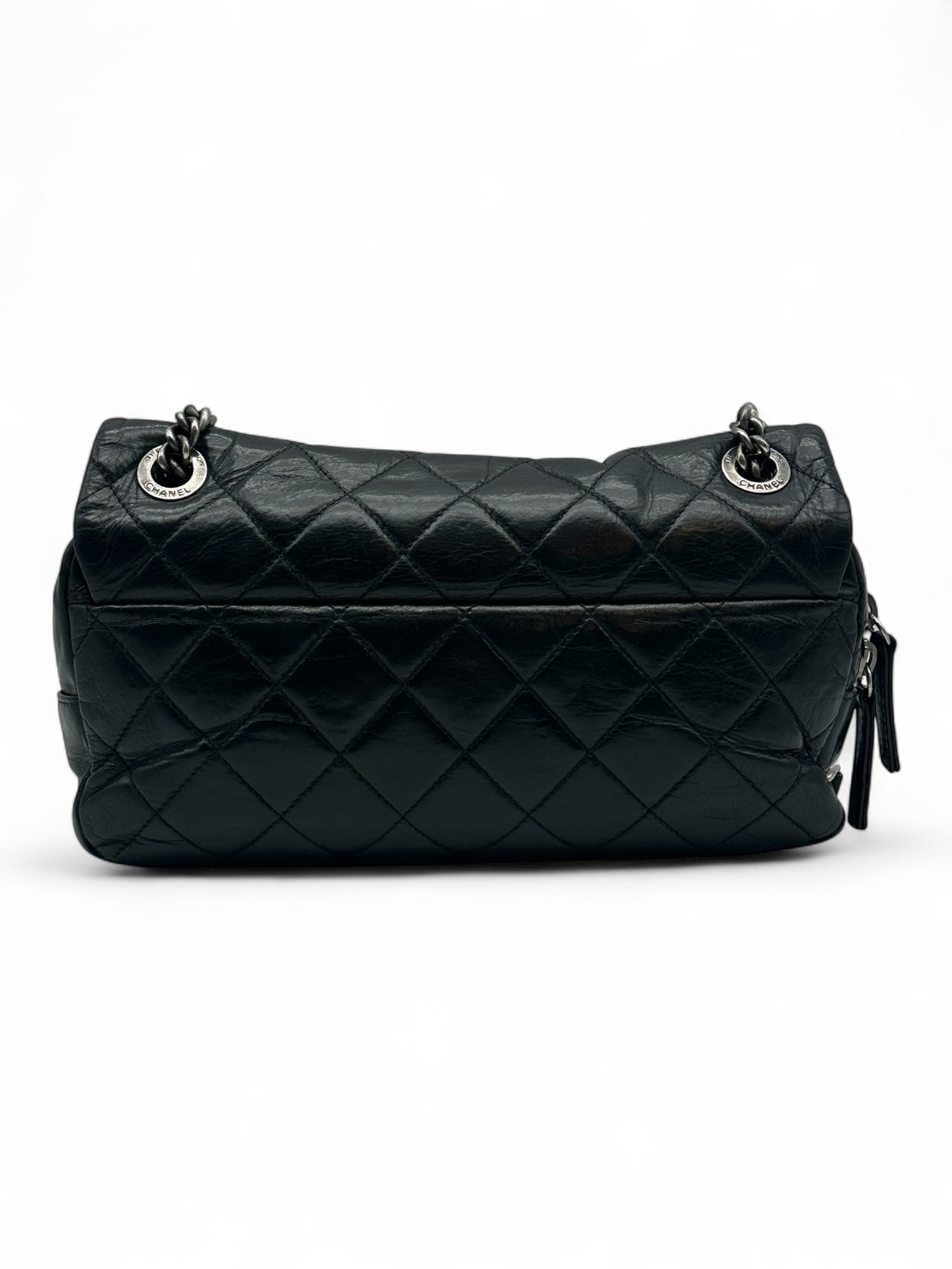 Chanel - Schwarze Umhängetasche mit Klappe