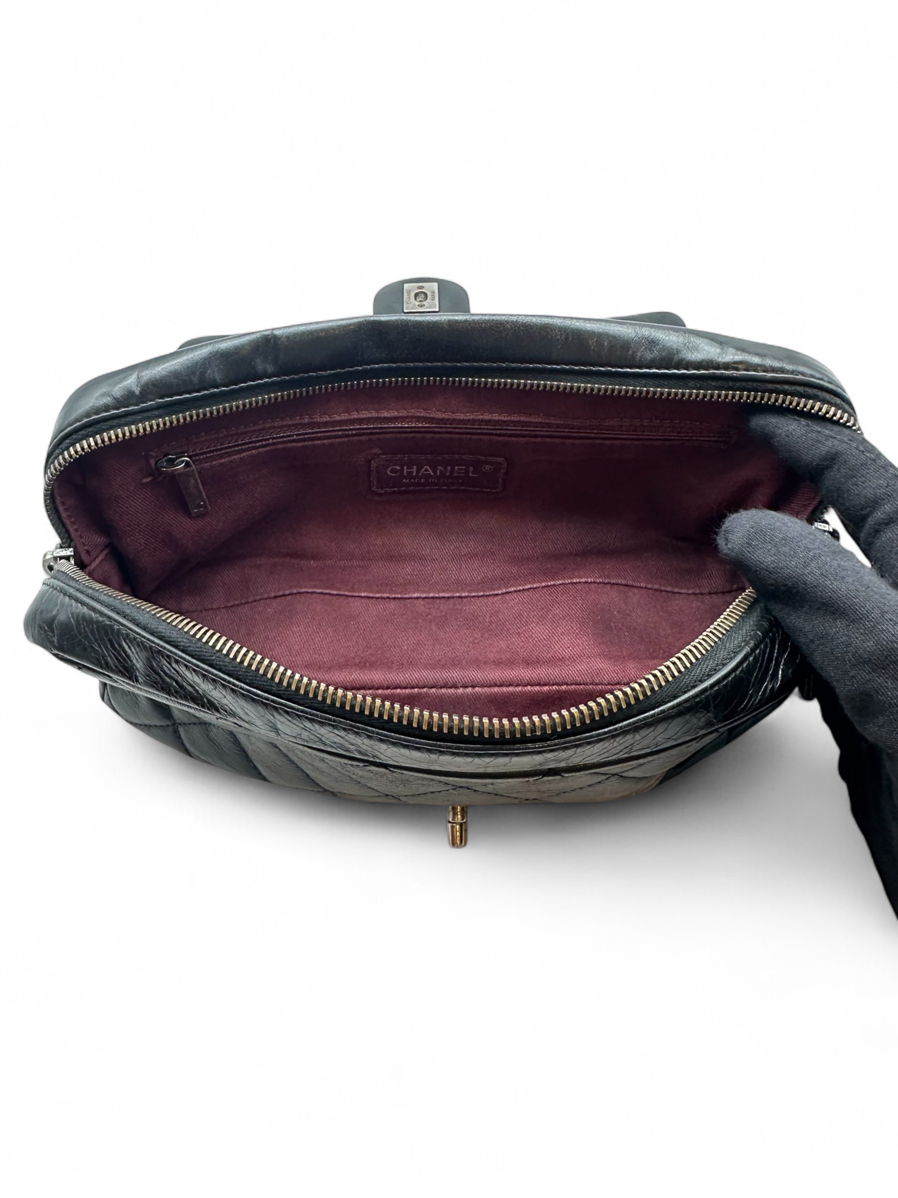 Chanel - Sac noir à rabat