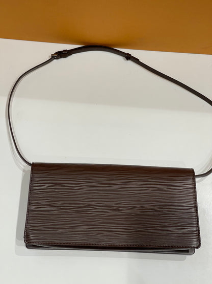 Louis Vuitton - Borsa porta accessori PM in pelle Epi marrone