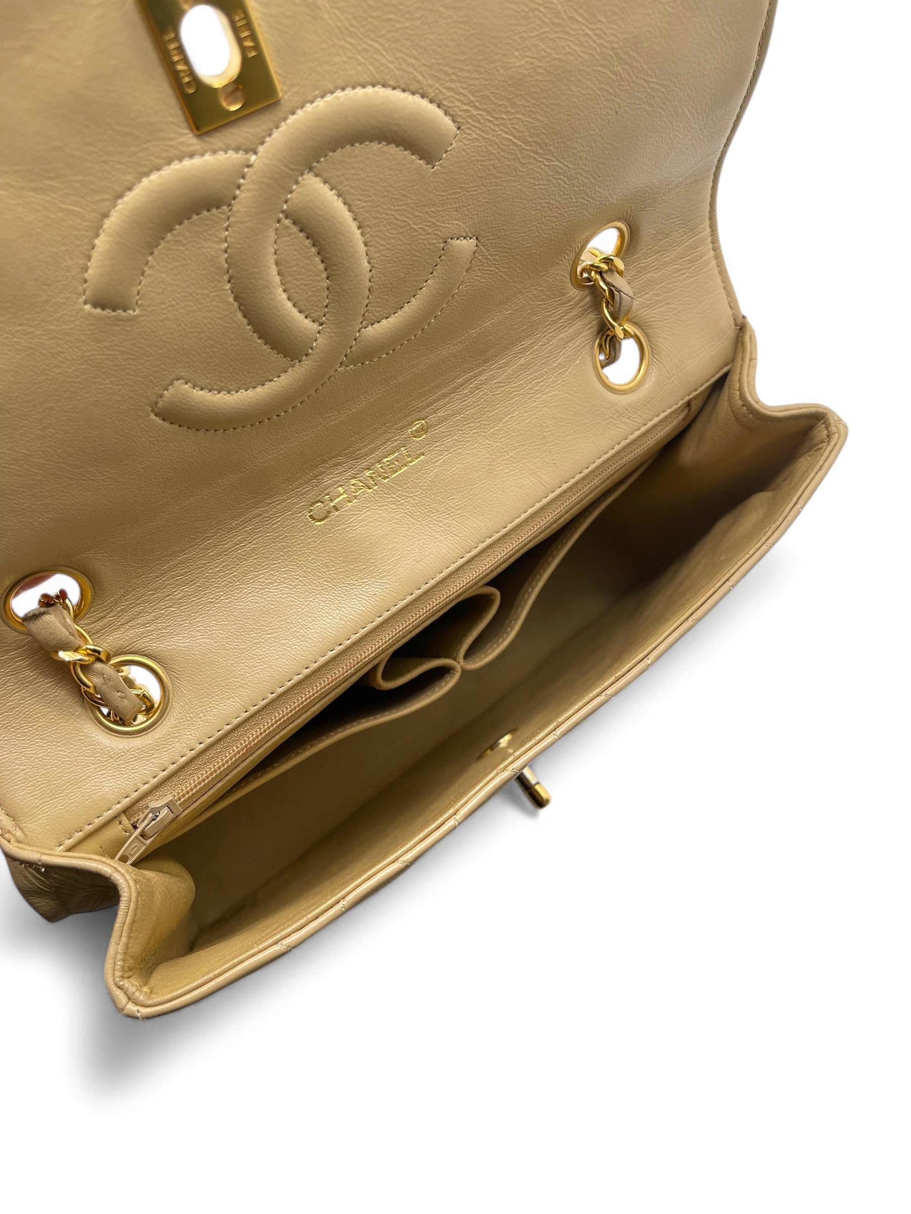 Chanel - Sac à main matelassé beige