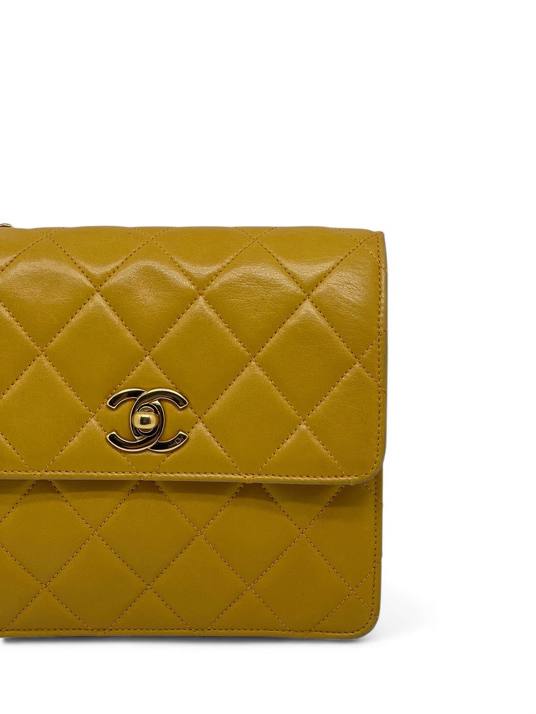 Chanel - Sac à rabat jaune