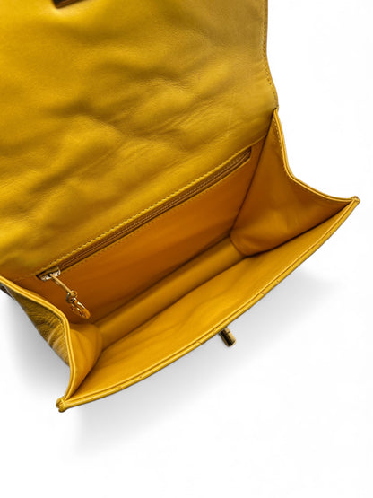Chanel - Sac à rabat jaune