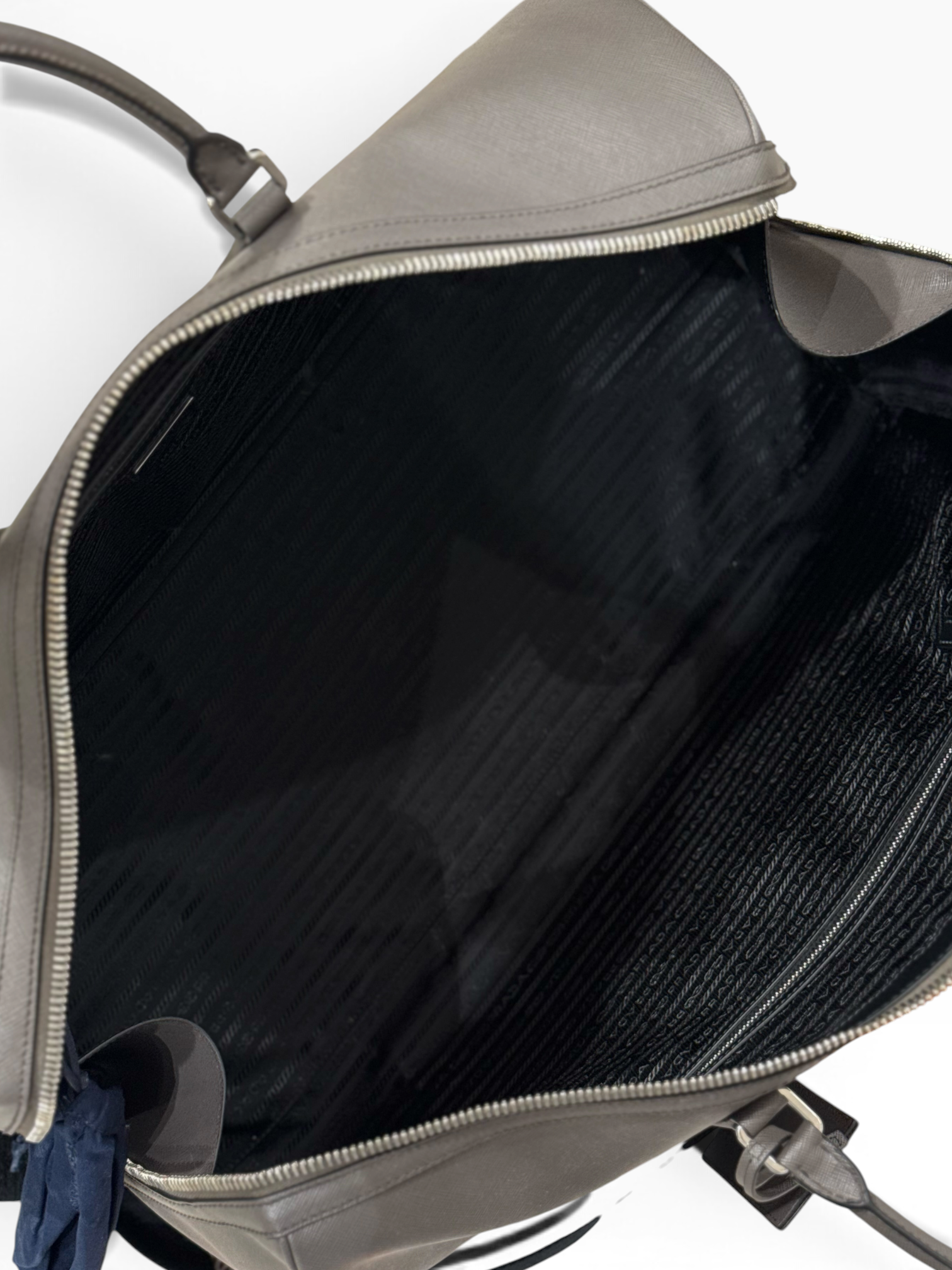Prada - Sac de voyage 50 Gris marbre en cuir saffiano