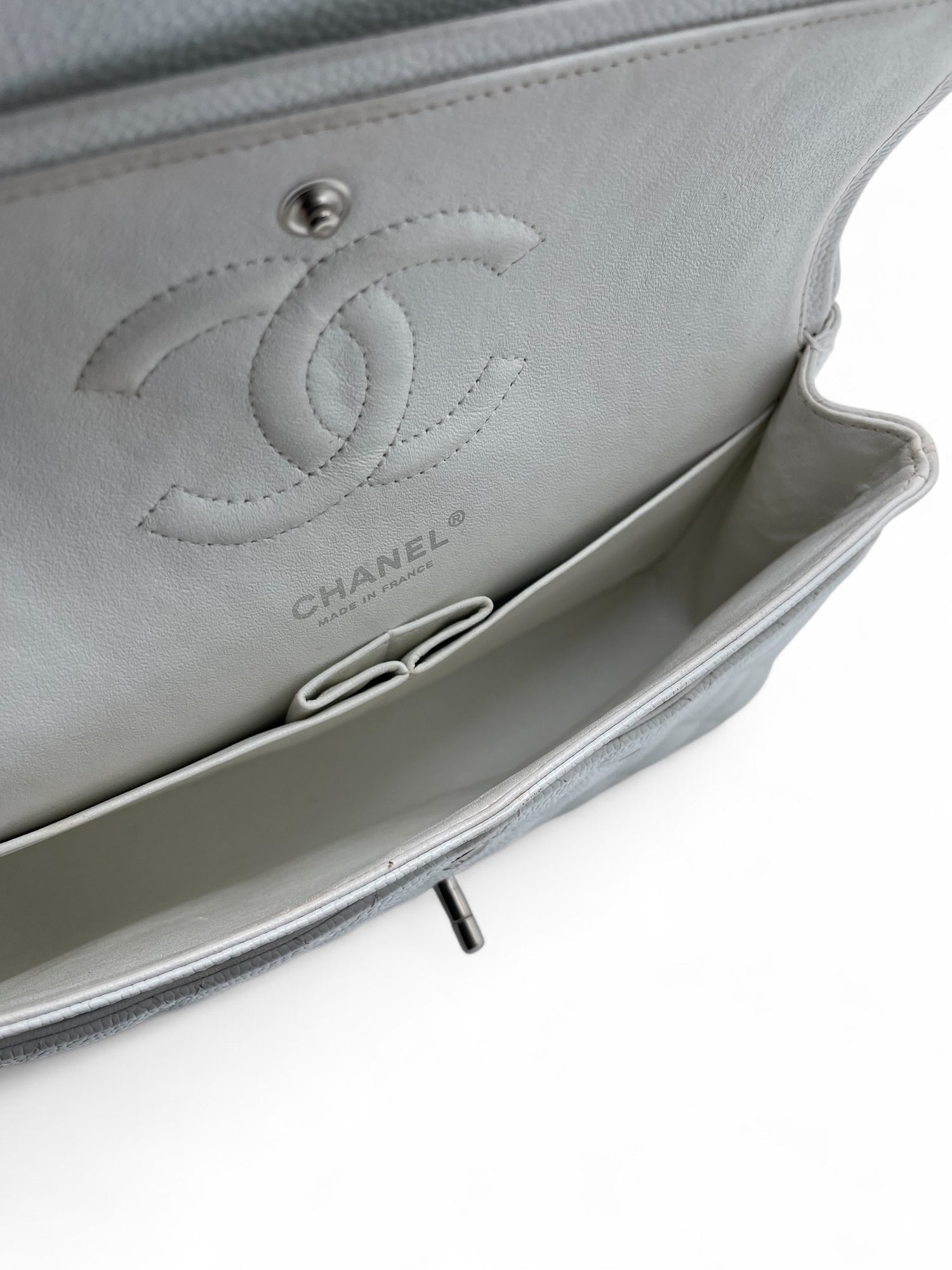 Chanel - Sac Timeless 25 cuir caviar blanc