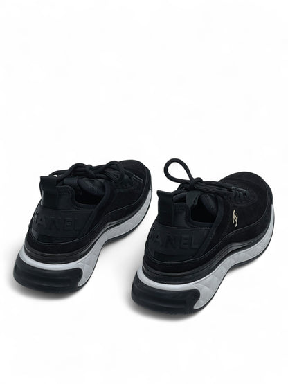 Chanel - Baskets basses en suède T38