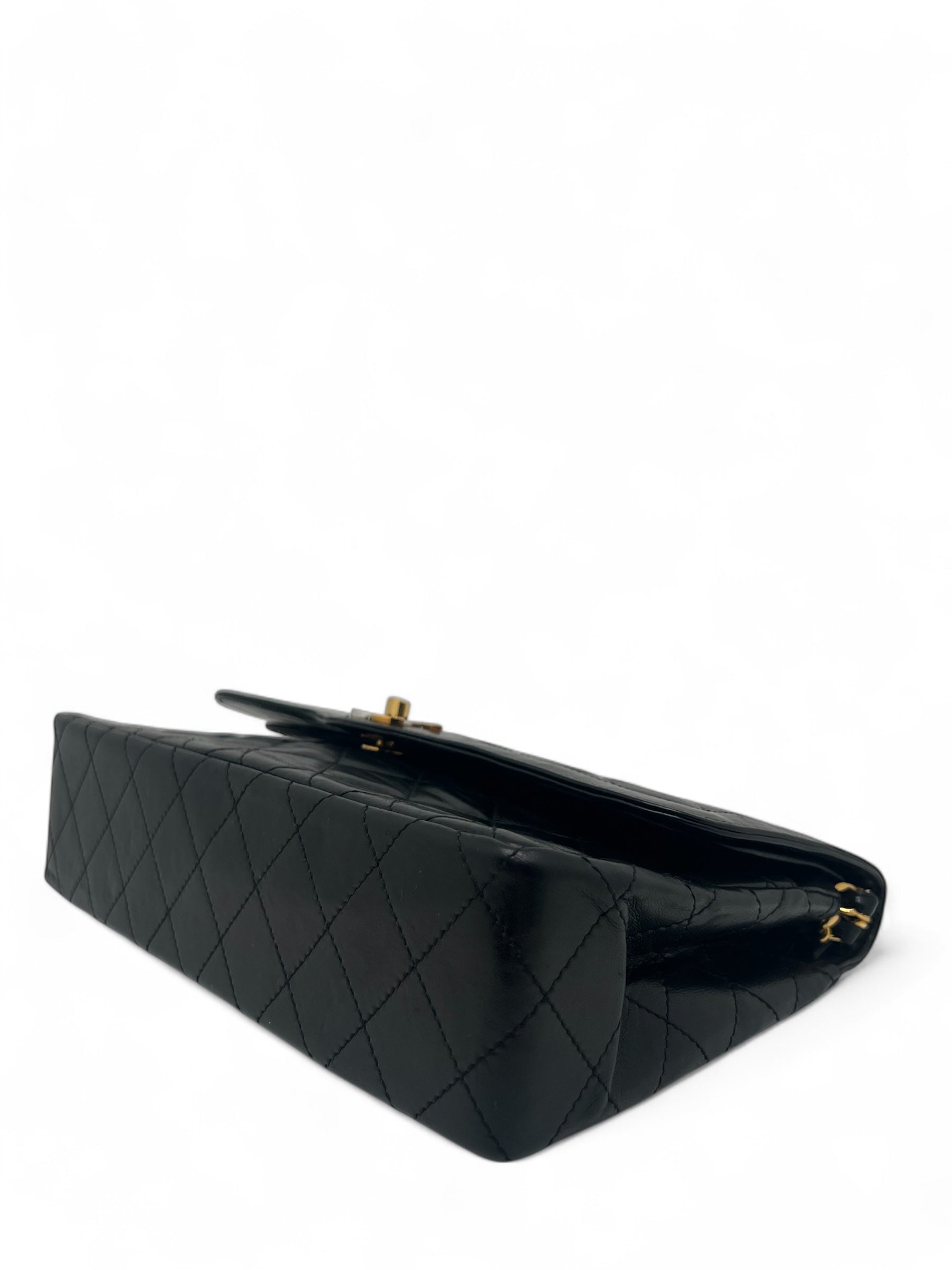 Chanel - Schultertasche aus schwarzem Lammleder
