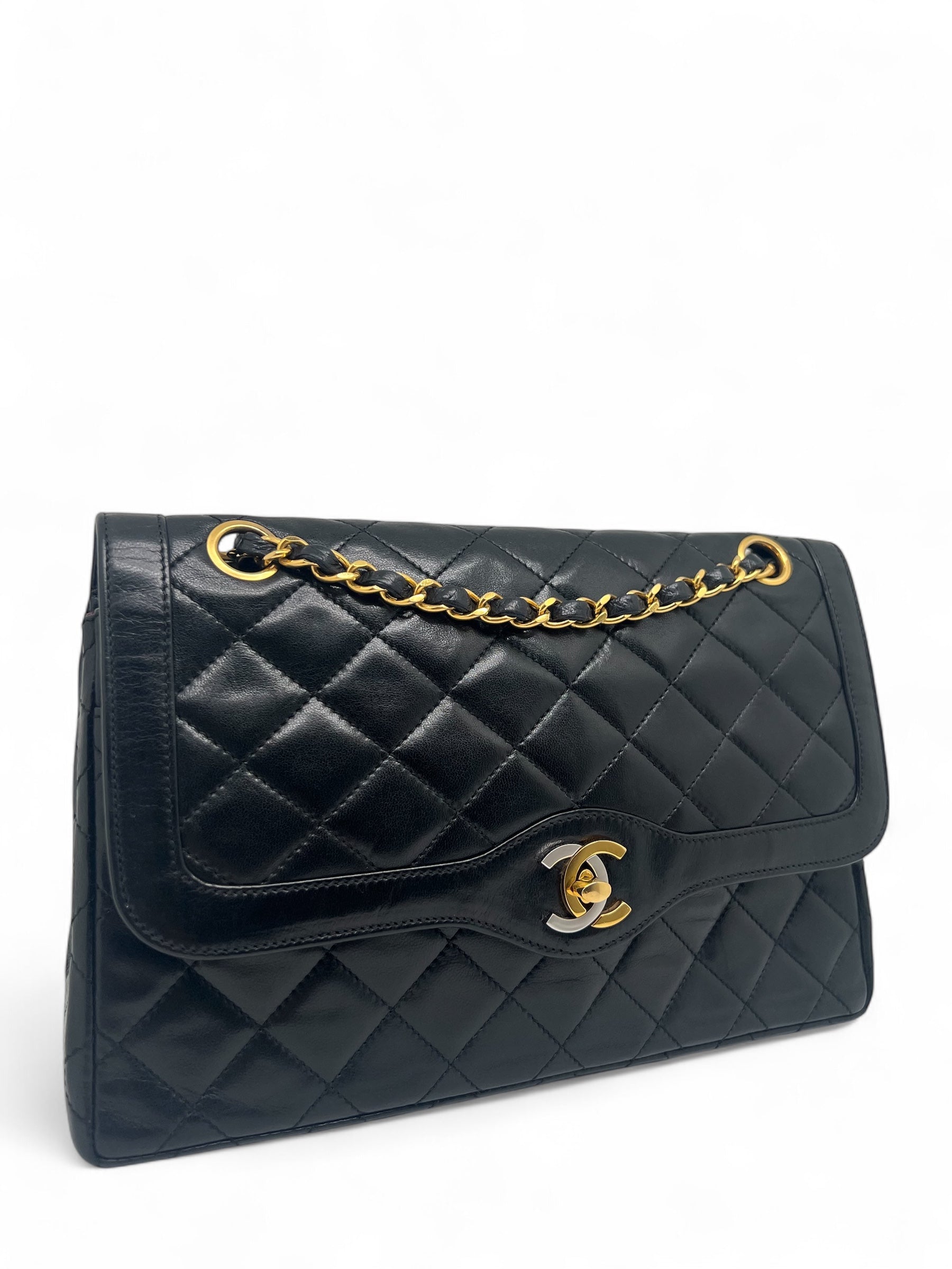 Chanel - Schultertasche aus schwarzem Lammleder