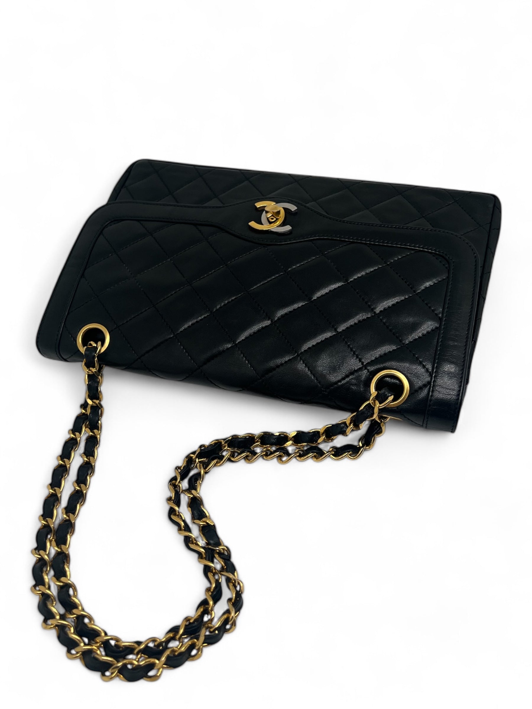 Chanel - Schultertasche aus schwarzem Lammleder