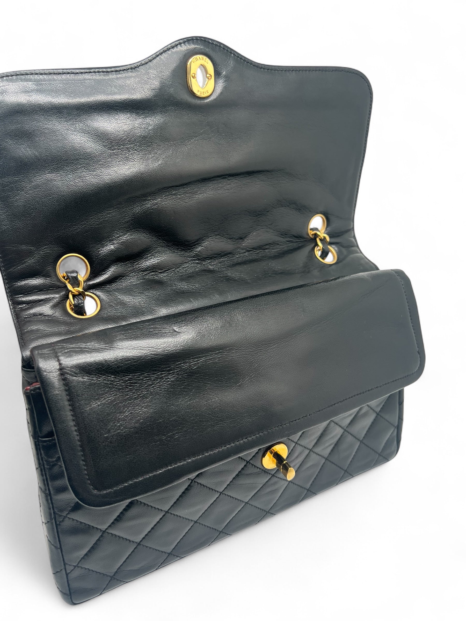 Chanel - Schultertasche aus schwarzem Lammleder