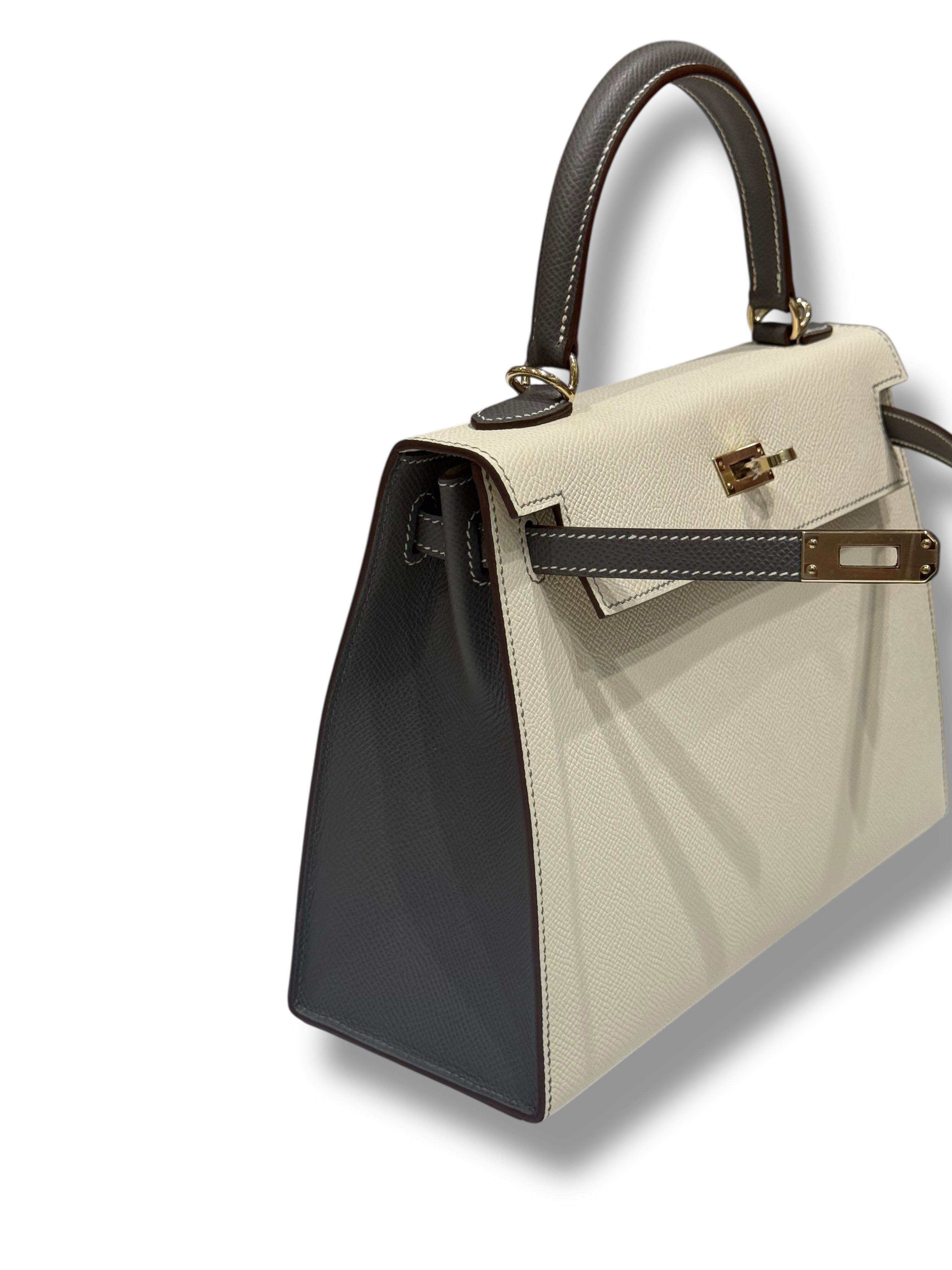 Hermès - Sac Kelly 25 Craie / Gris Meyer commande spécial