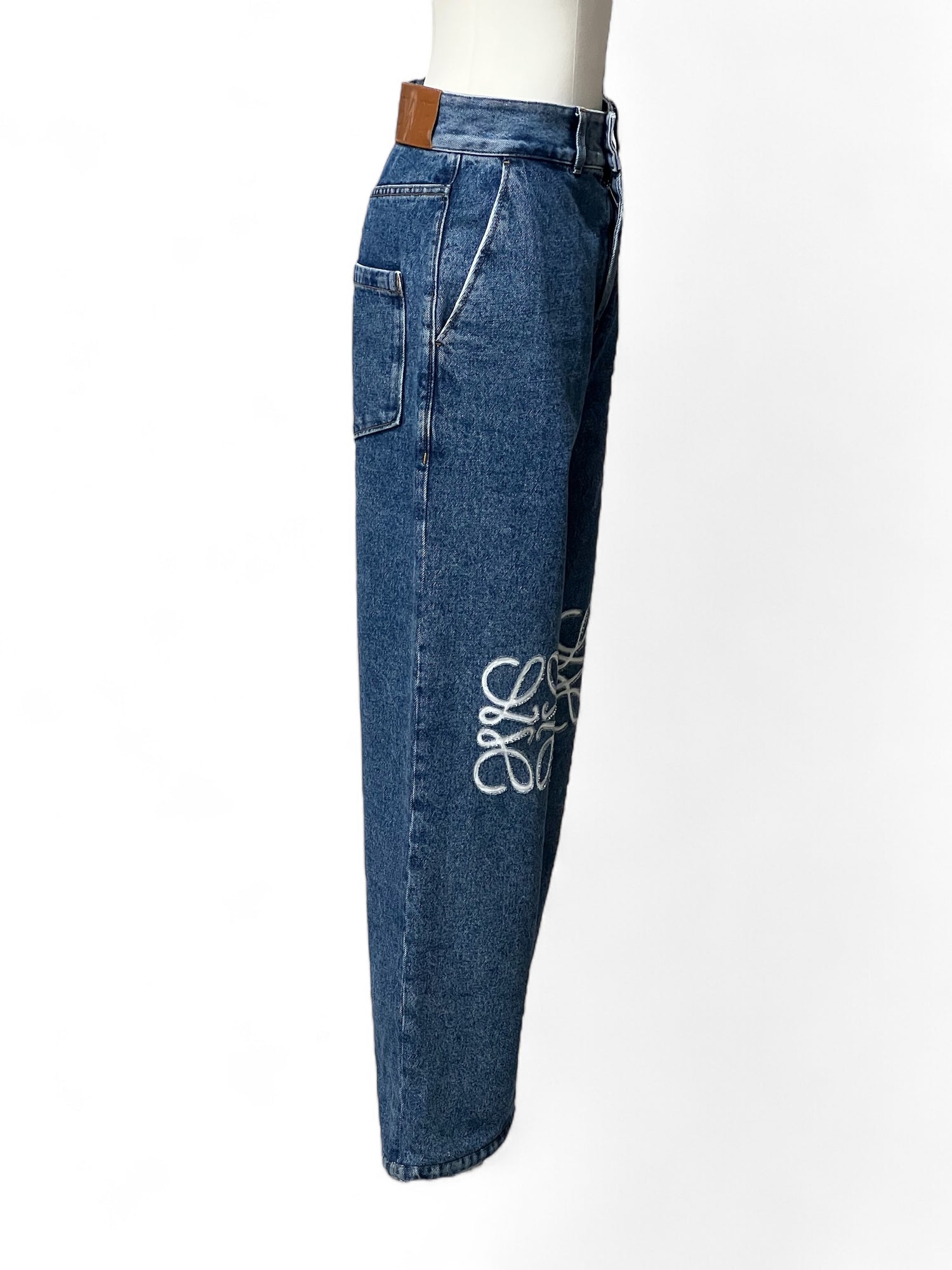 Loewe -  Jean mom T38