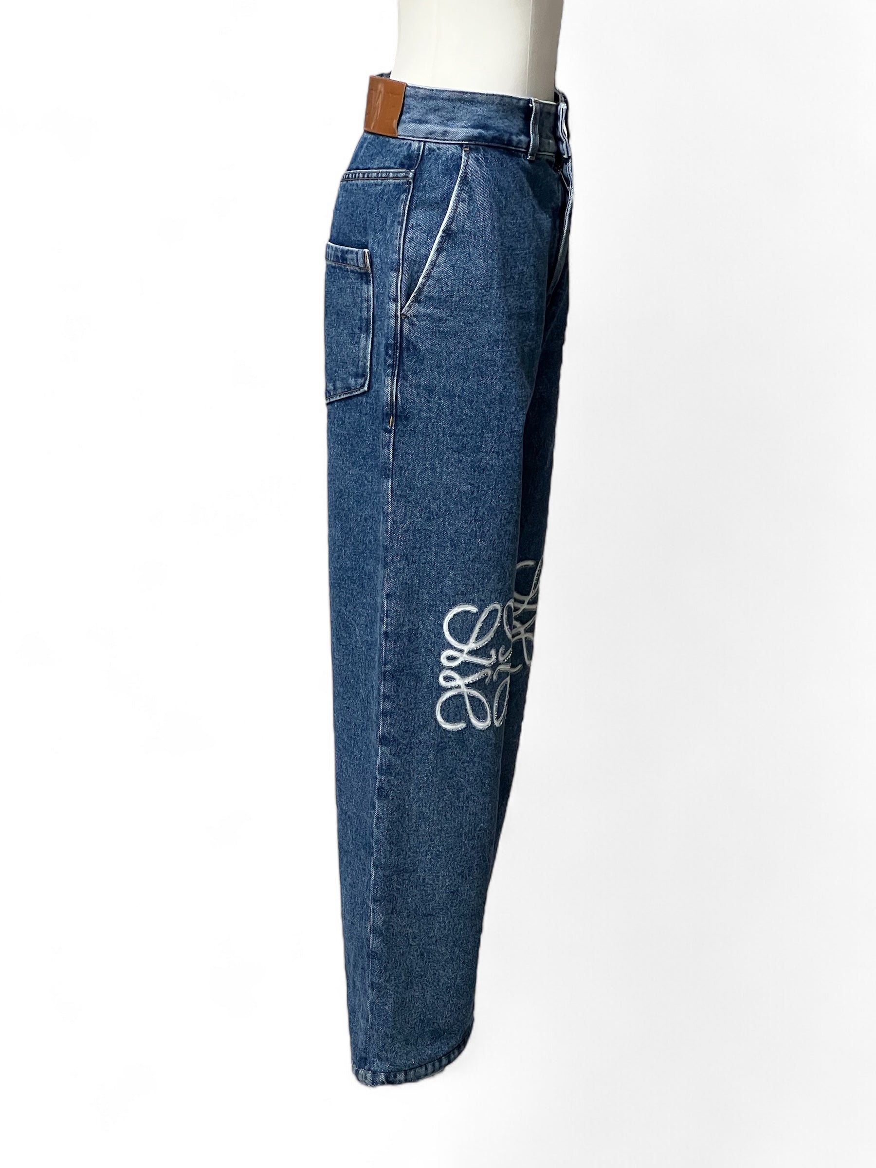 Loewe -  Jean mom T38