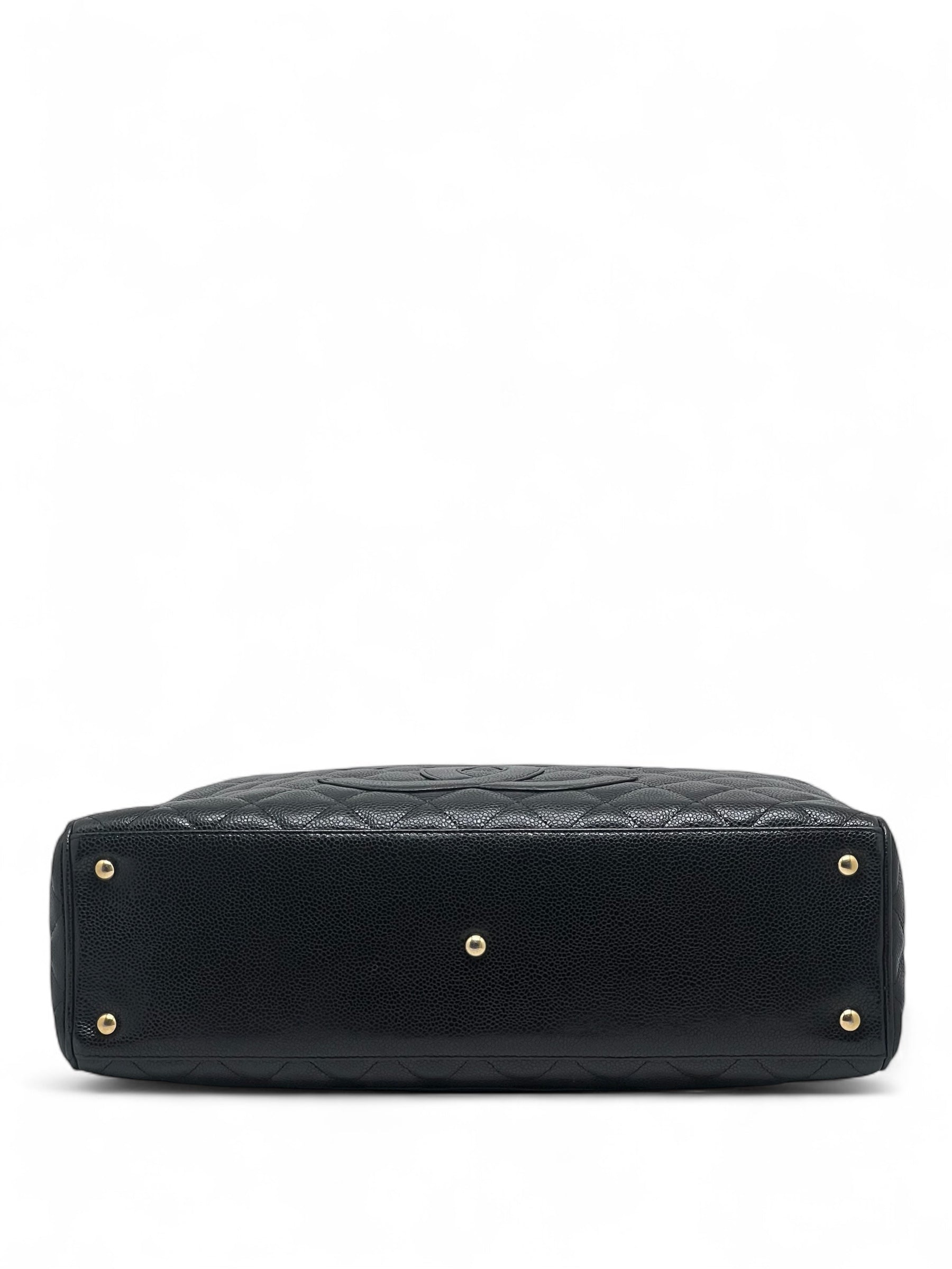 Chanel - Sac Boston en cuir caviar