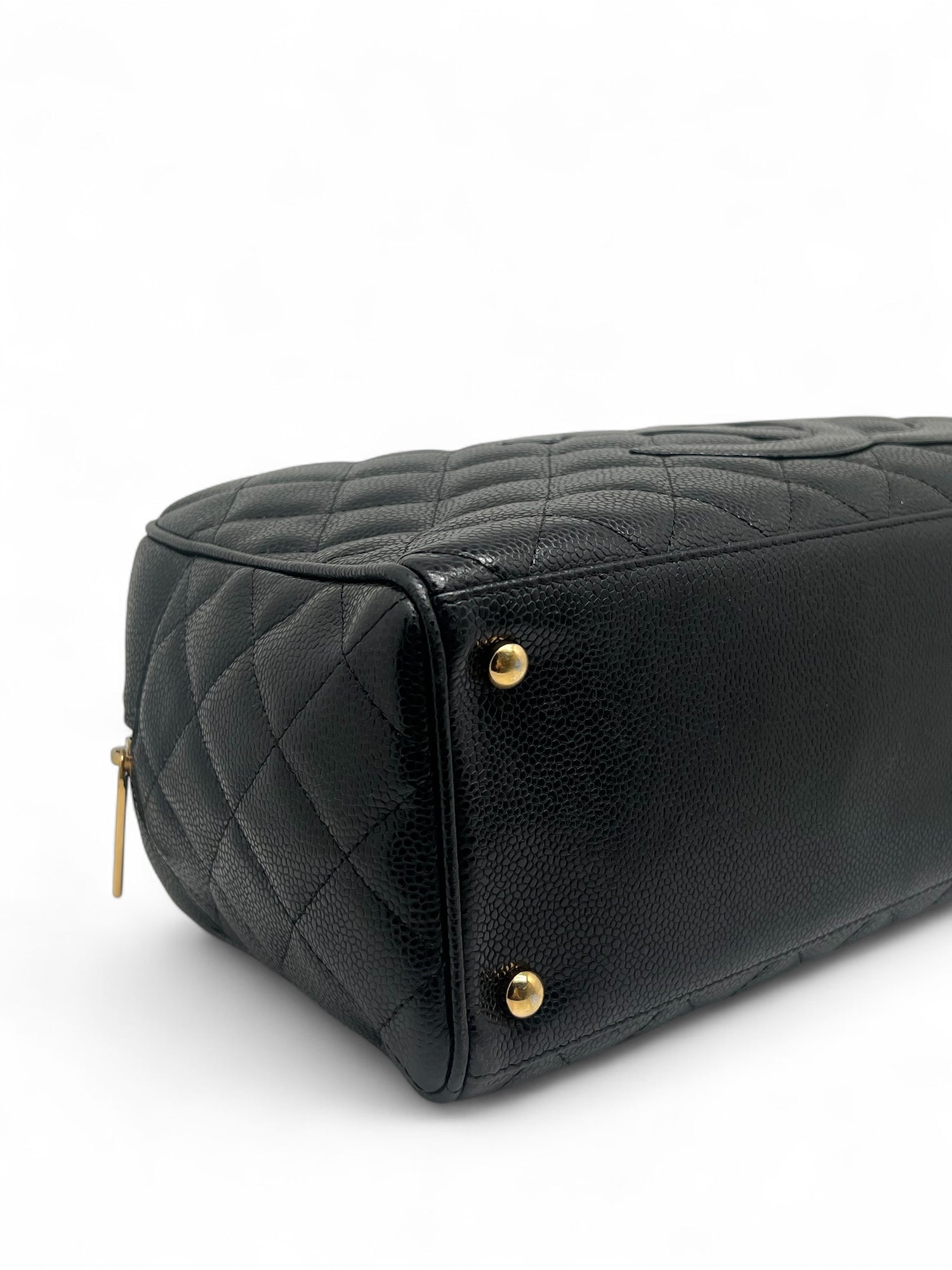 Chanel - Sac Boston en cuir caviar