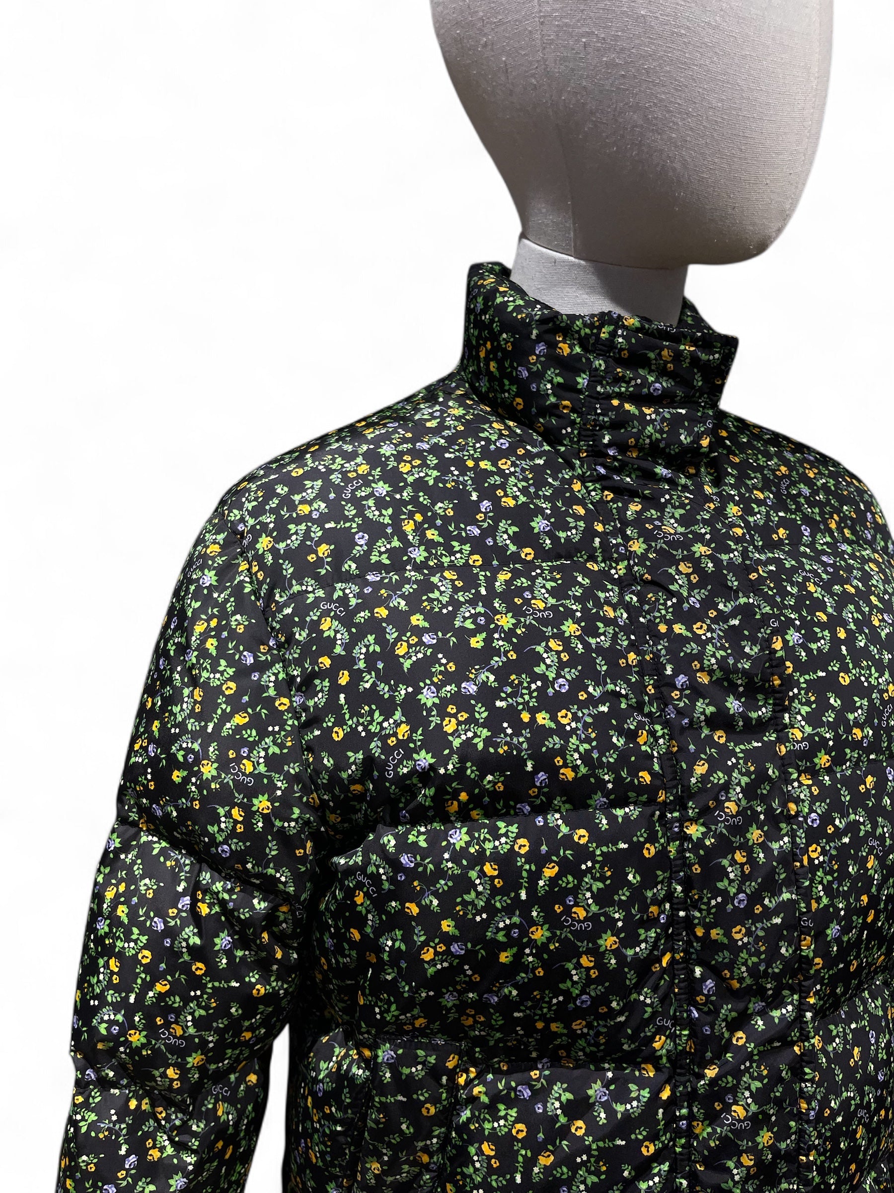 Gucci – Daunenjacke mit Blumen, Größe 36