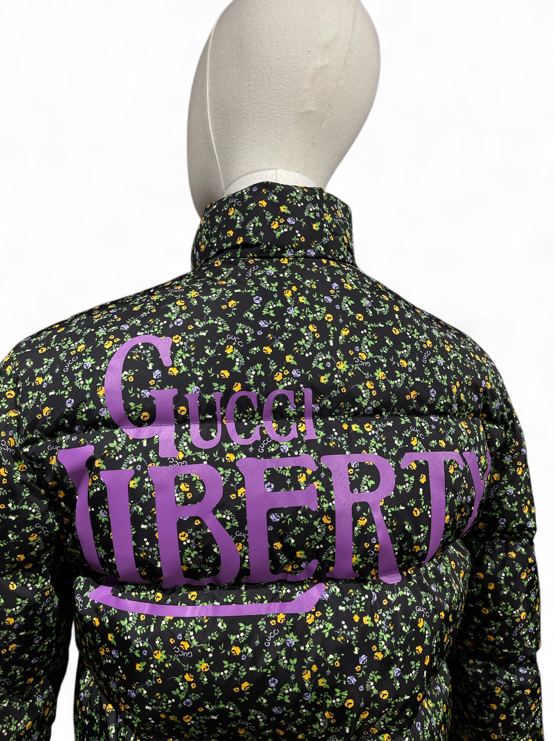 Gucci – Daunenjacke mit Blumen, Größe 36