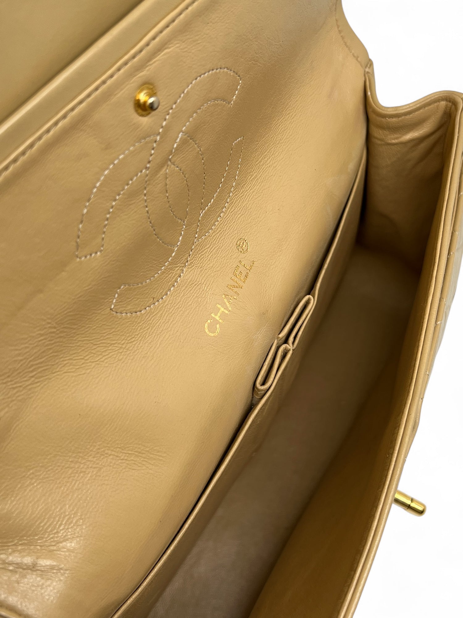 Chanel - Sac beige avec chaîne grain de riz