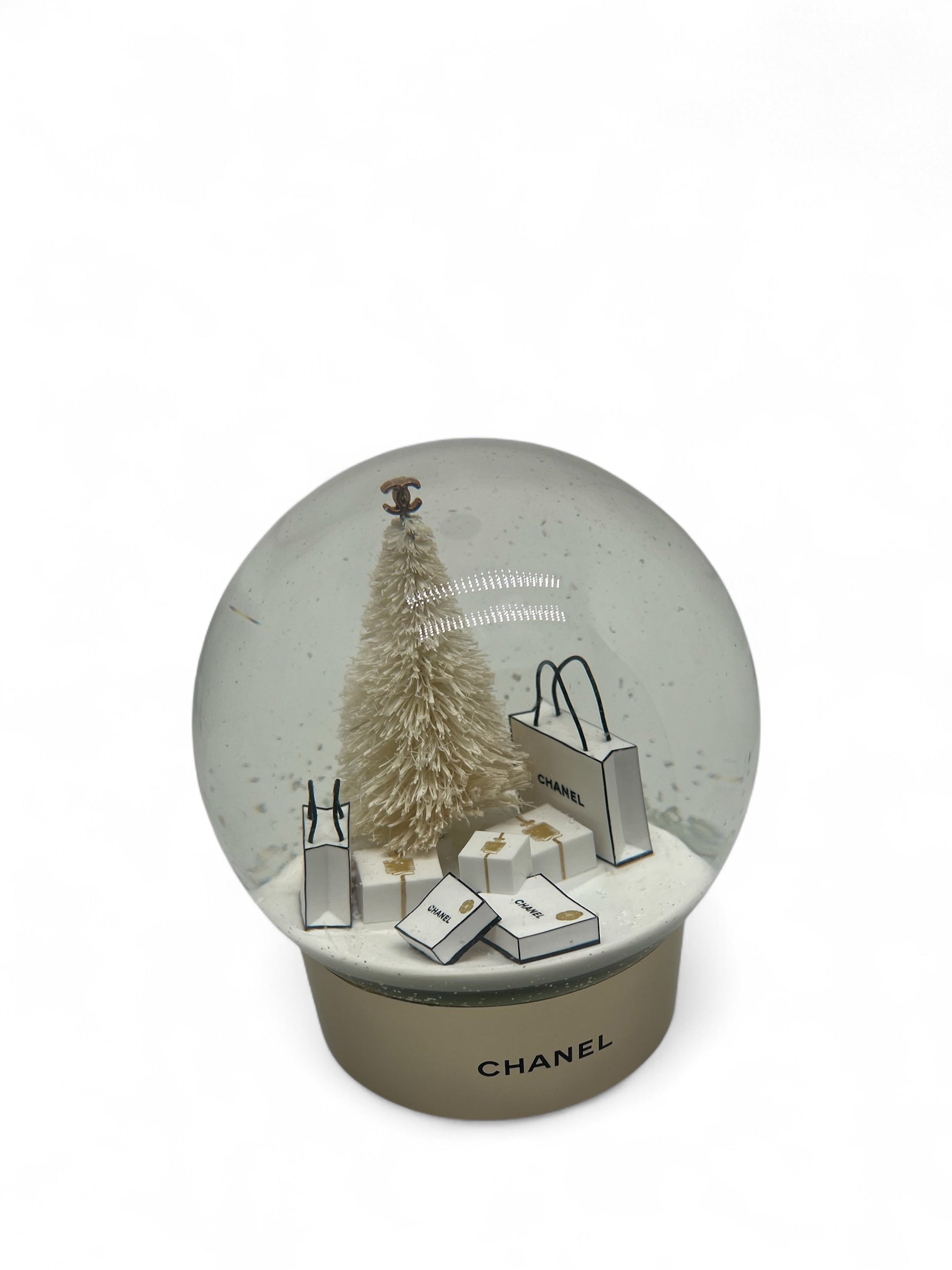 Chanel - Große goldene Schneekugel im Winterstil