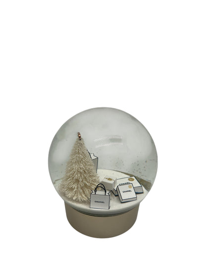 Chanel - Grande boule à neige dorée style hivernal