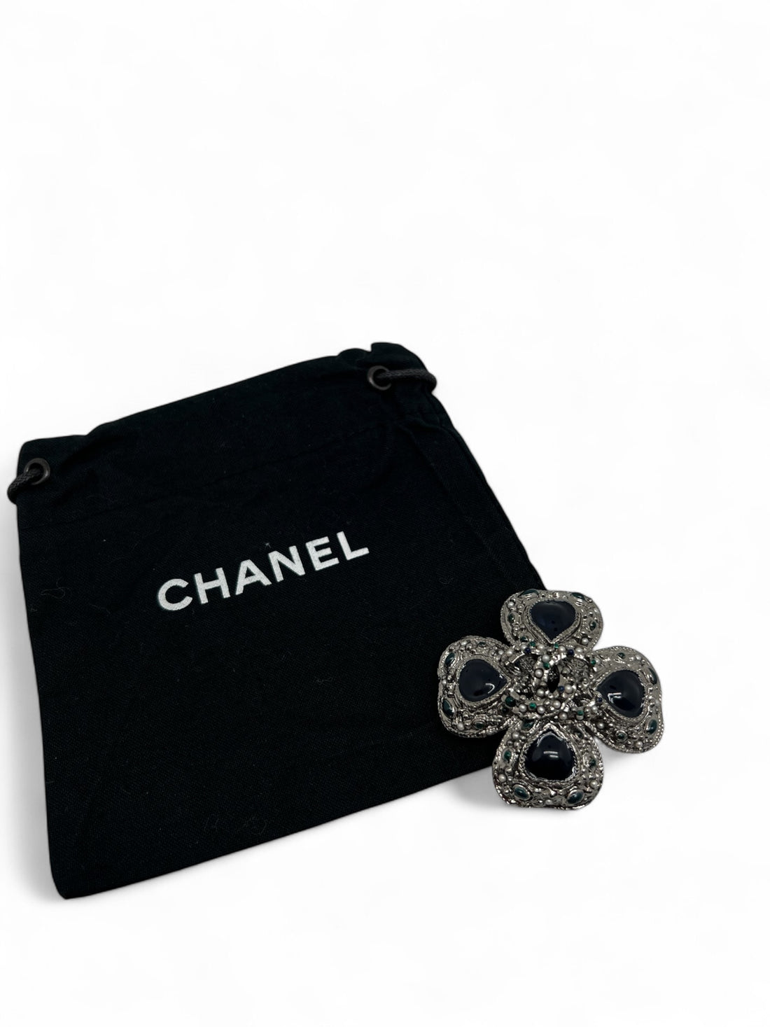 Chanel - Brosche mit Perlen