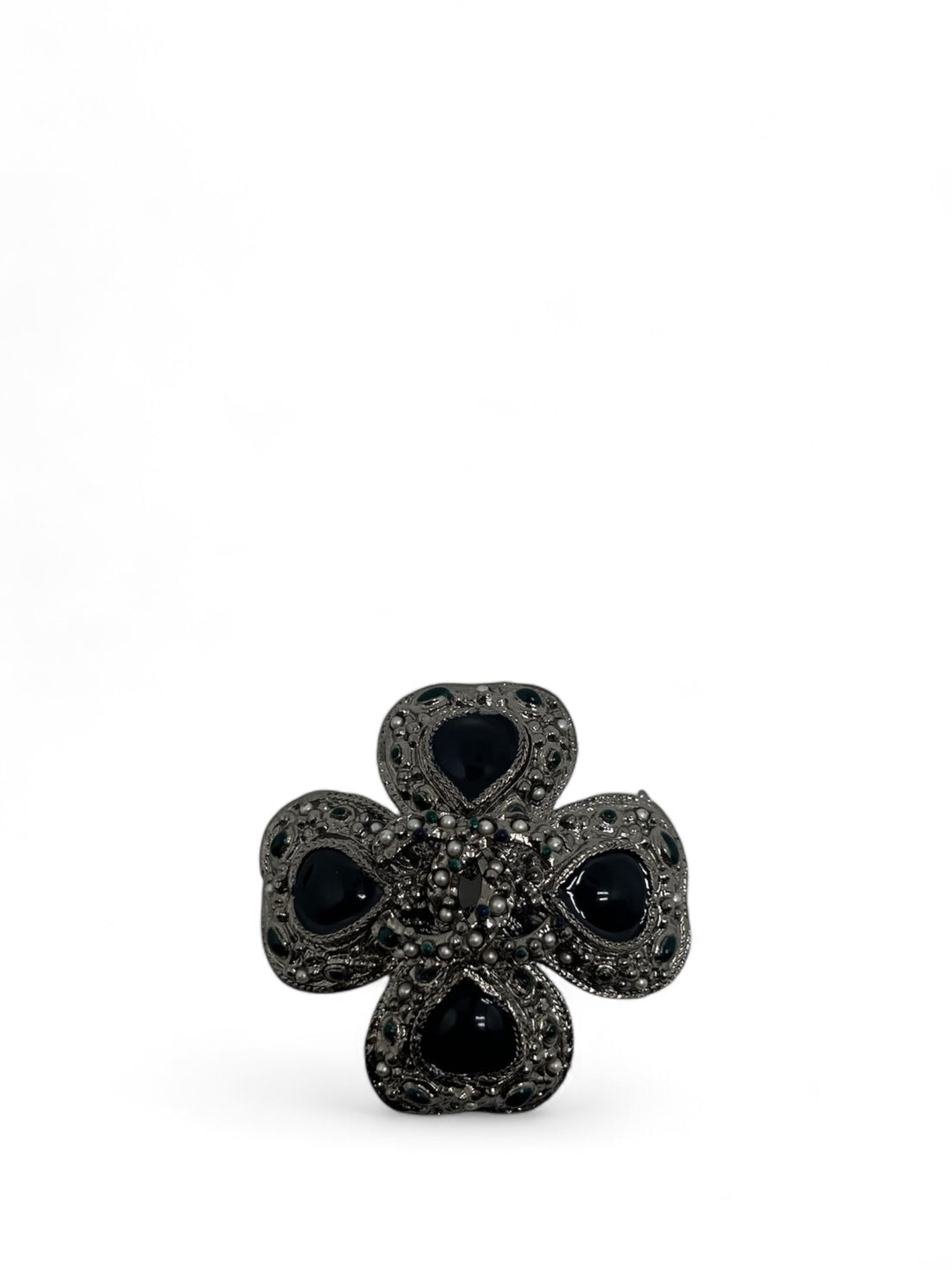 Chanel - Brosche mit Perlen