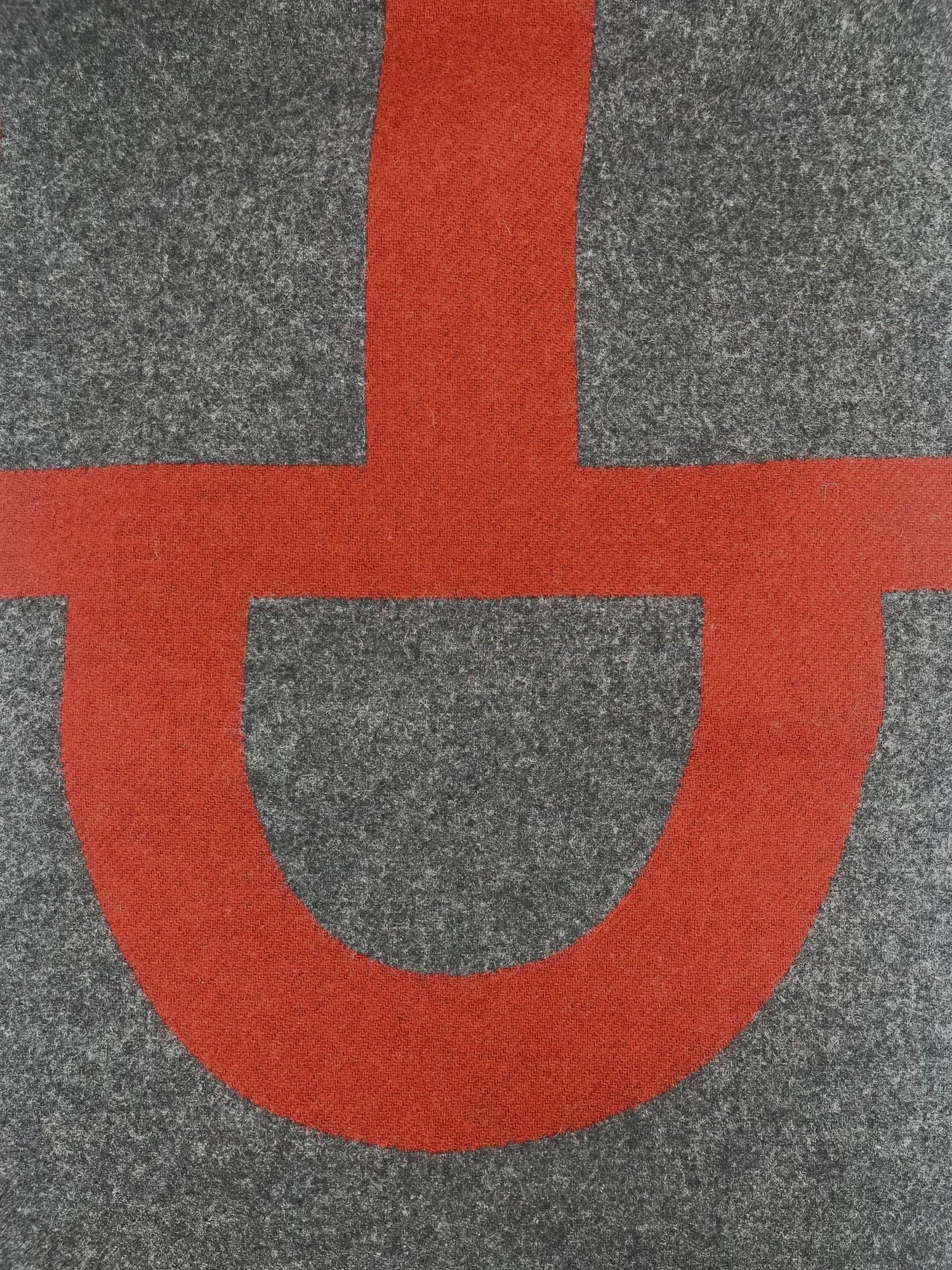 Hermès - Écharpe grise et bordeaux en cachemire