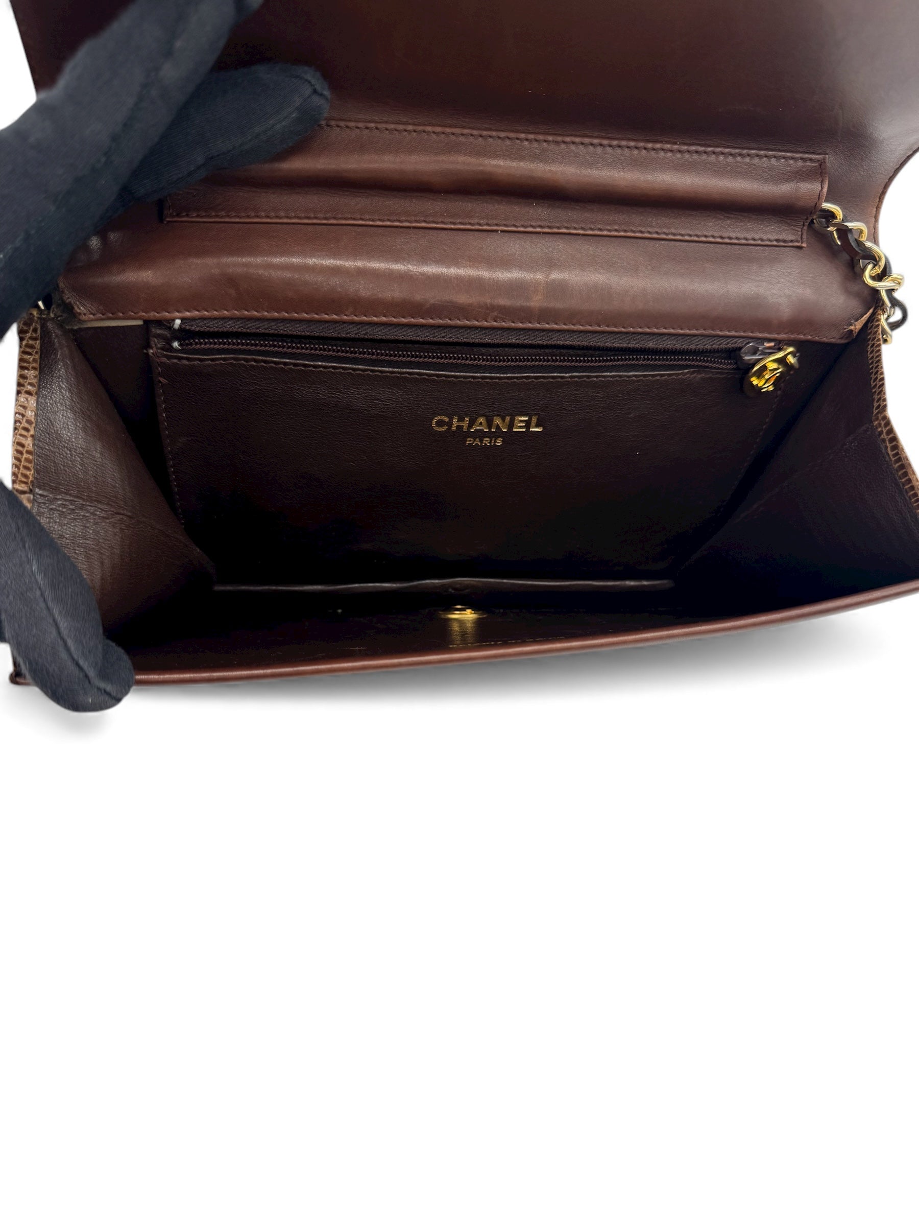 Chanel - Schultertasche mit Klappe braun