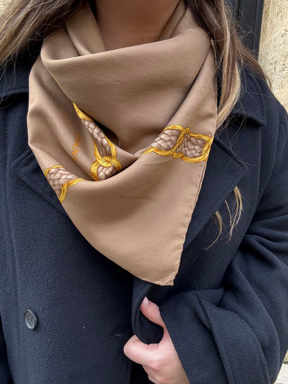 Chanel - Carré 90 à chaînes marron