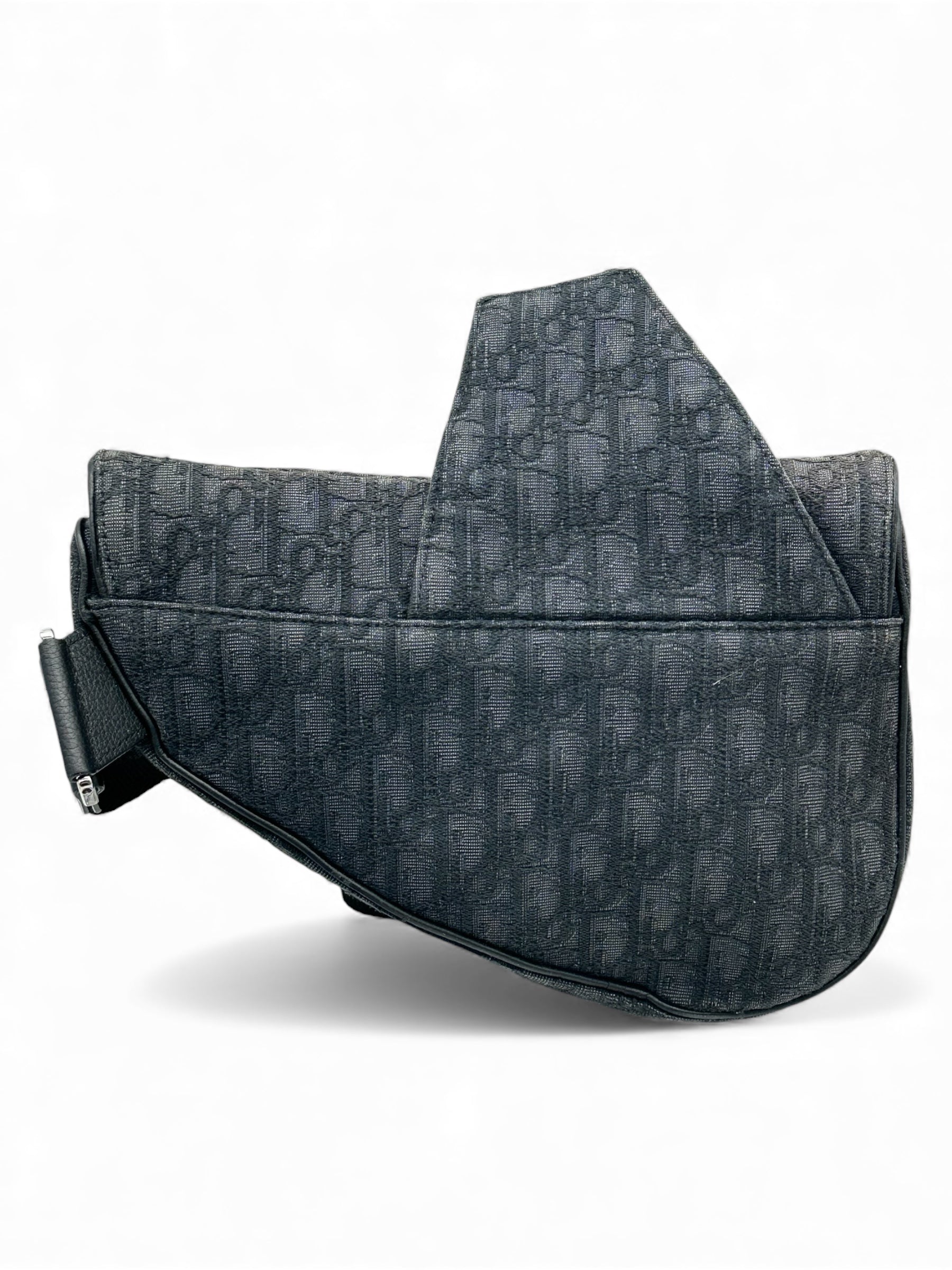 Christian Dior - Schräg gewebte Jacquard-Schwarz Satteltasche