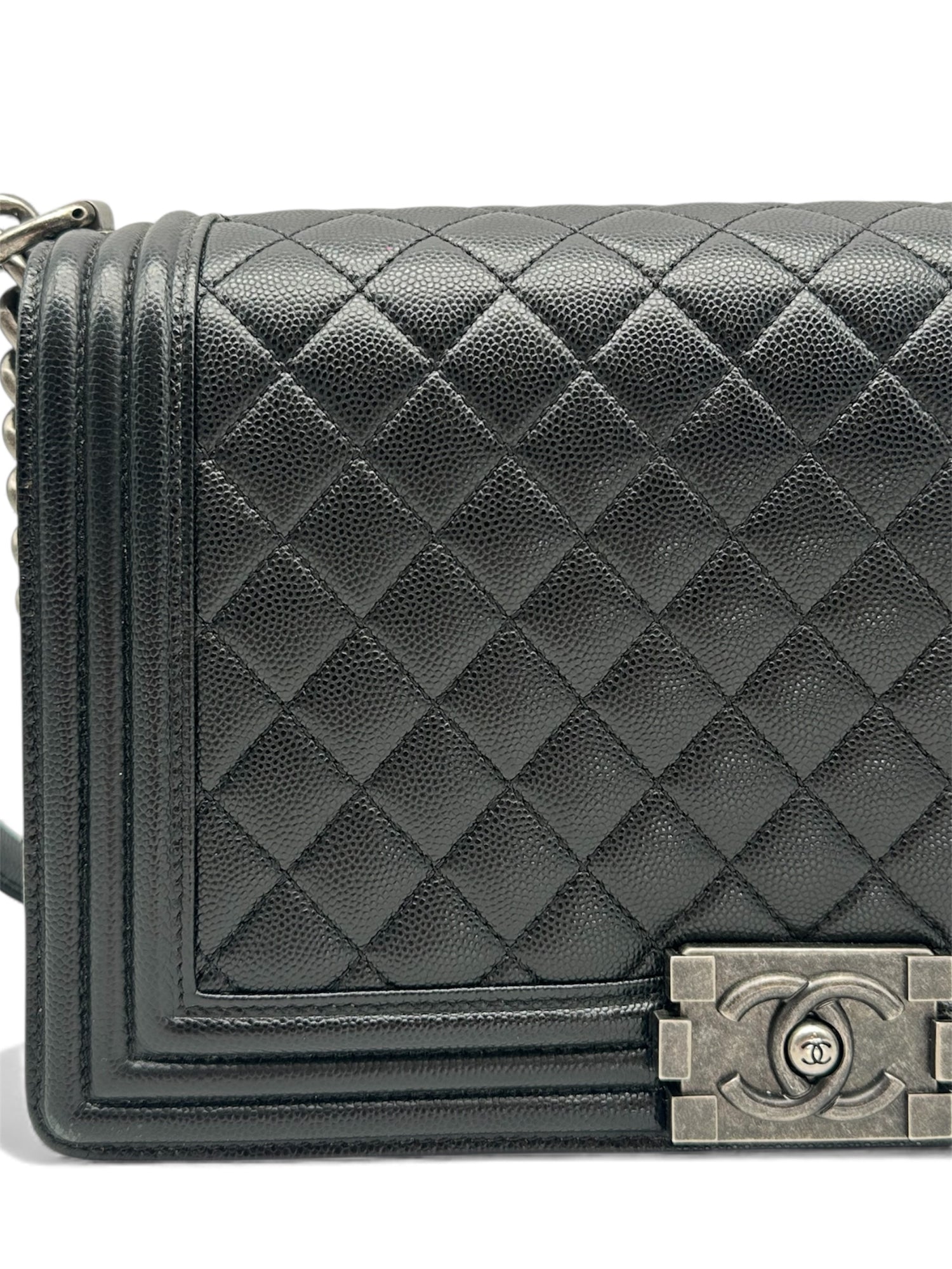 Chanel - Tasche Boy aus schwarzem Kaviarleder