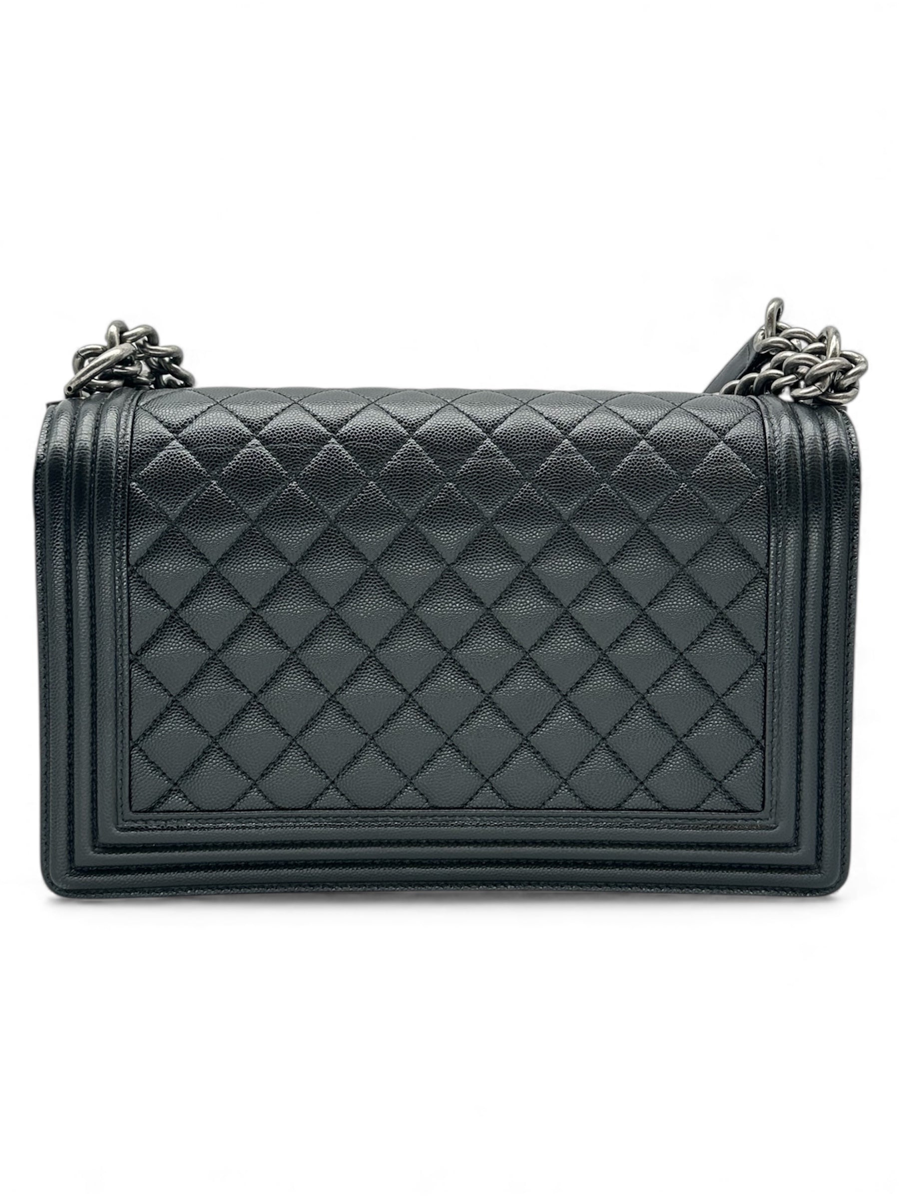 Chanel - Tasche Boy aus schwarzem Kaviarleder