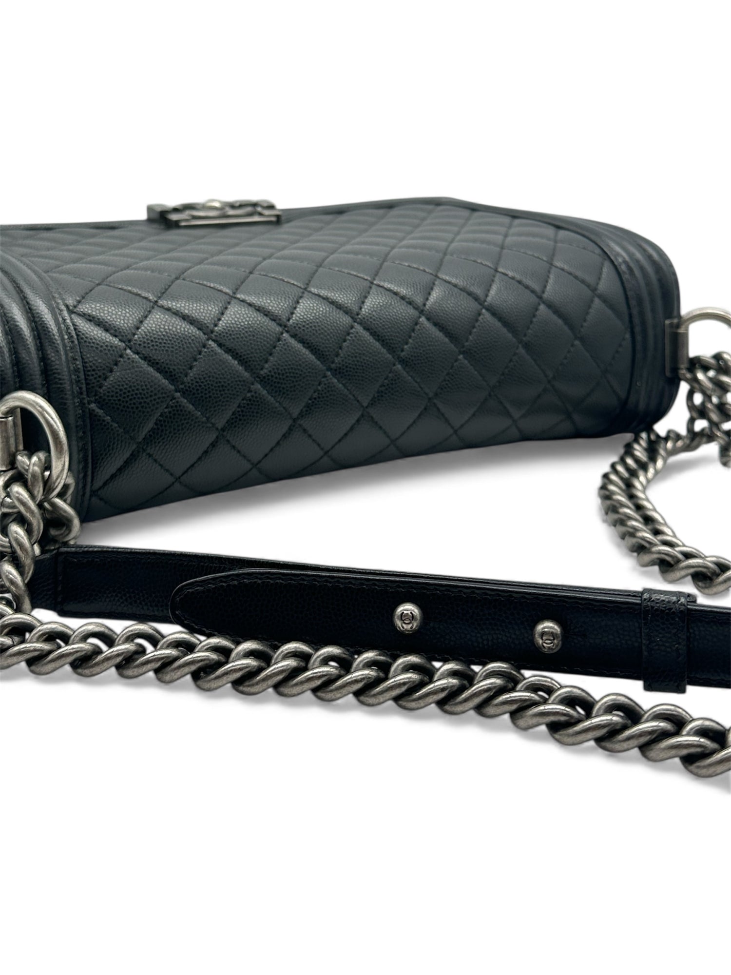 Chanel - Tasche Boy aus schwarzem Kaviarleder