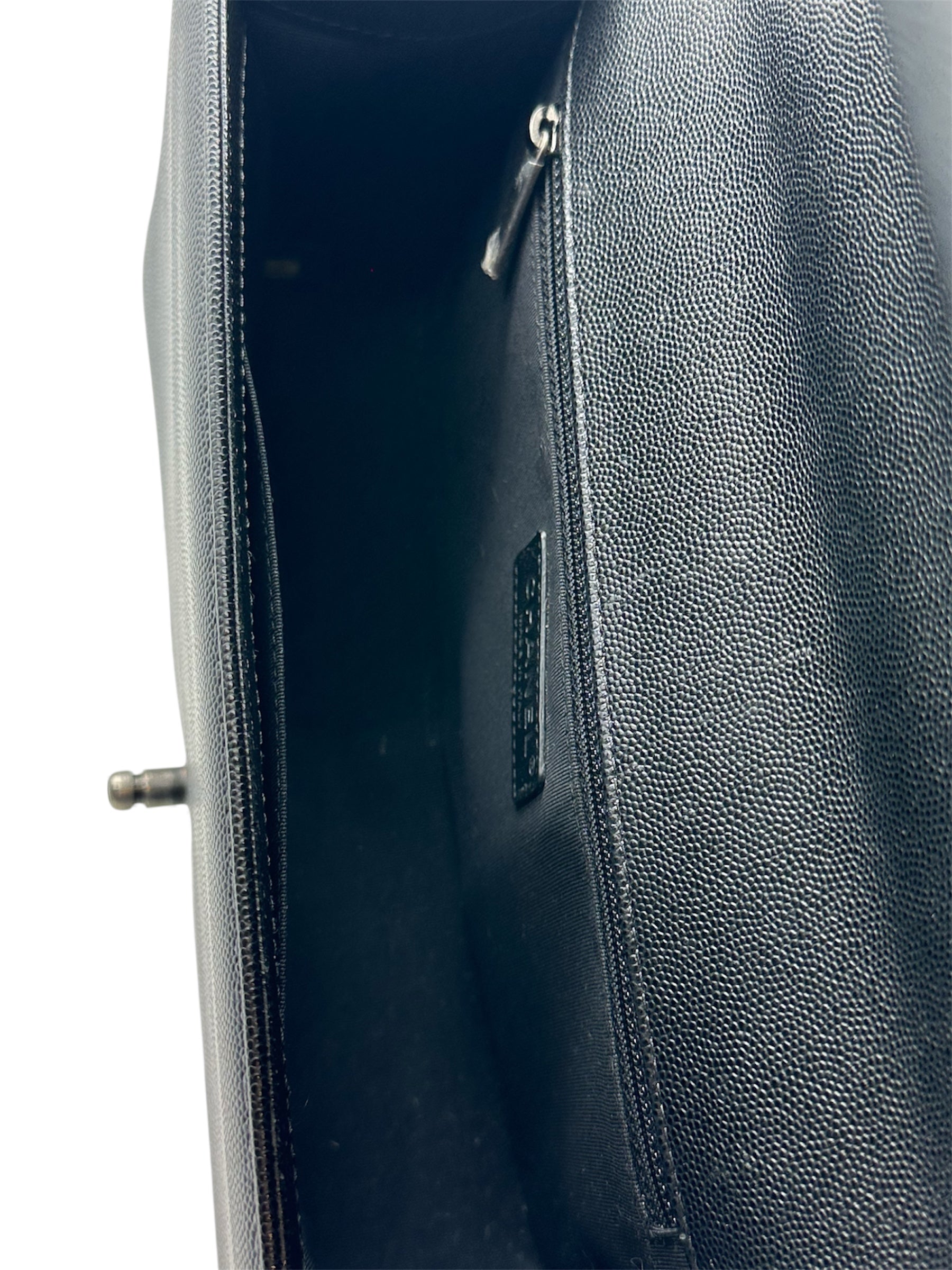 Chanel - Tasche Boy aus schwarzem Kaviarleder